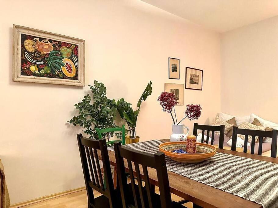 Apartment Next To First District, Traditional *