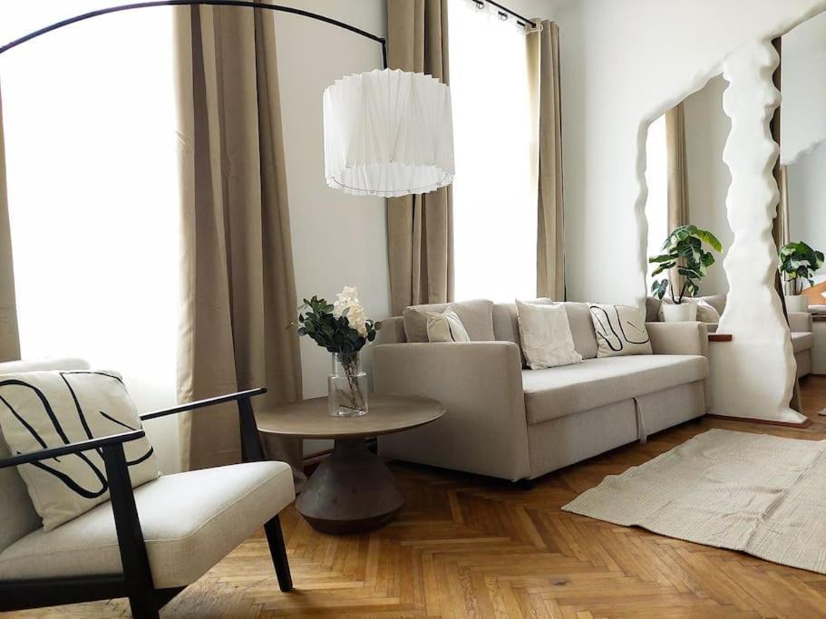 Big Garden Apartment, 10 Minutes To U4 And U6 Appartamento *