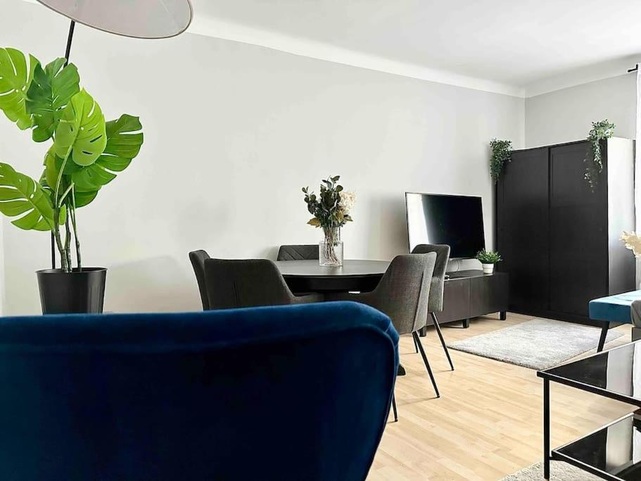 Private Balcony At Top Location Next To Subway Apartment Vienna