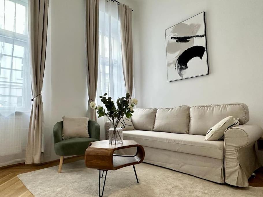 Close To Metro, 10 Minutes To Mariahilferstrasse *