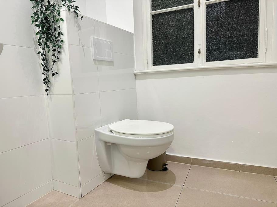 Close To Metro, 10 Minutes To Mariahilferstrasse Apartment Vienna