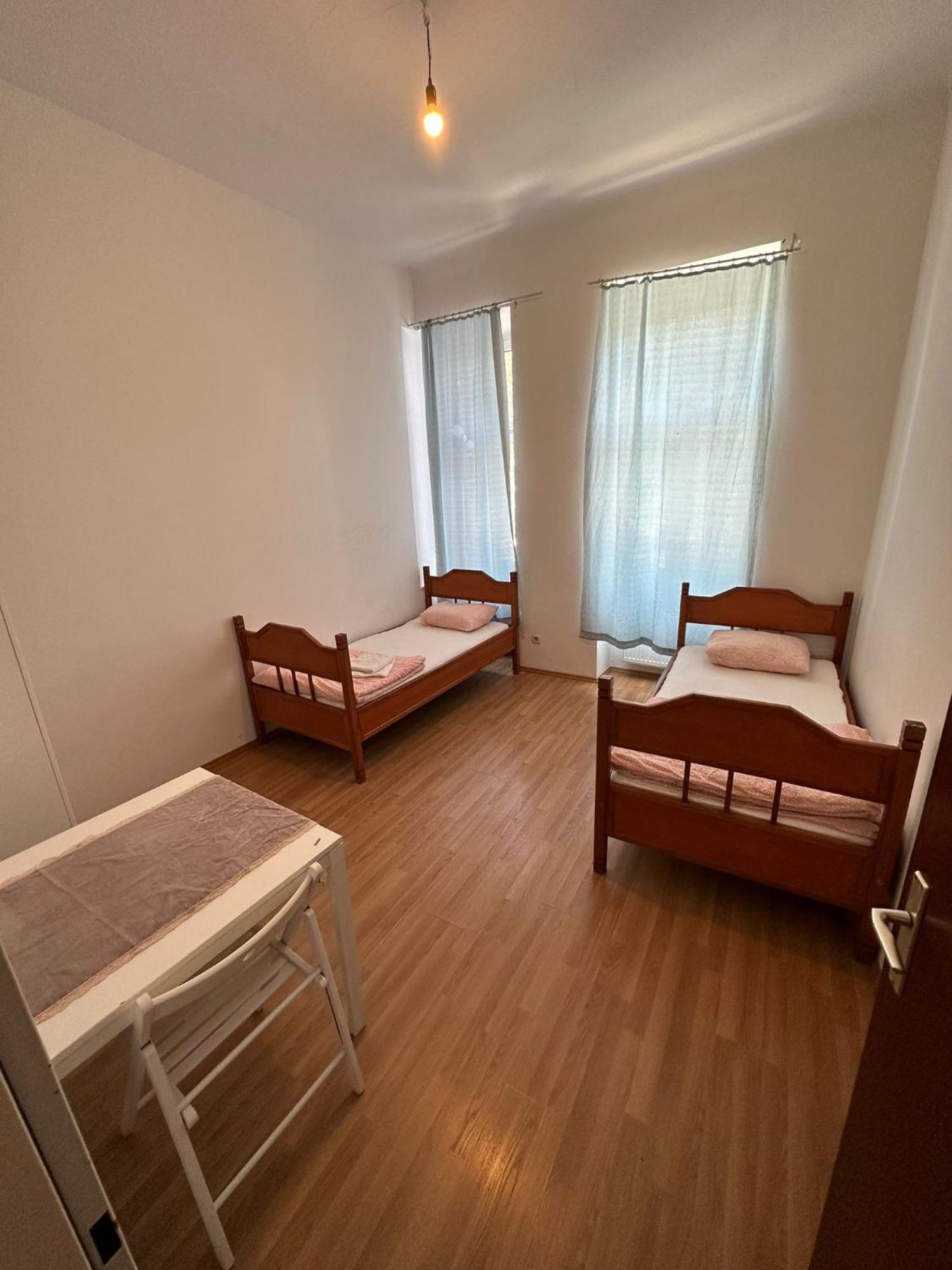 Fuer 4 Personen In 1180 Apartment *