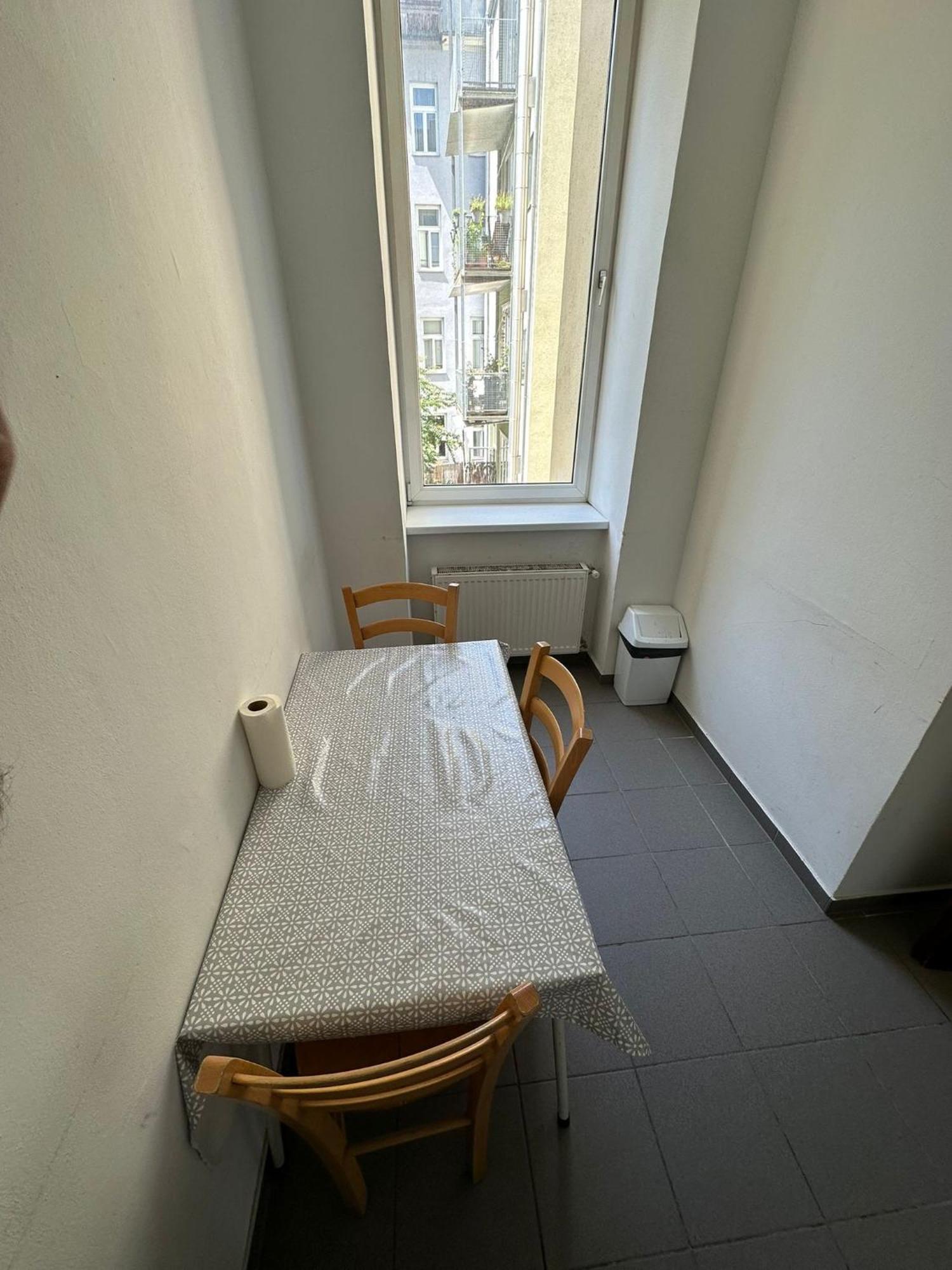 Fuer 4 Personen In 1180 *