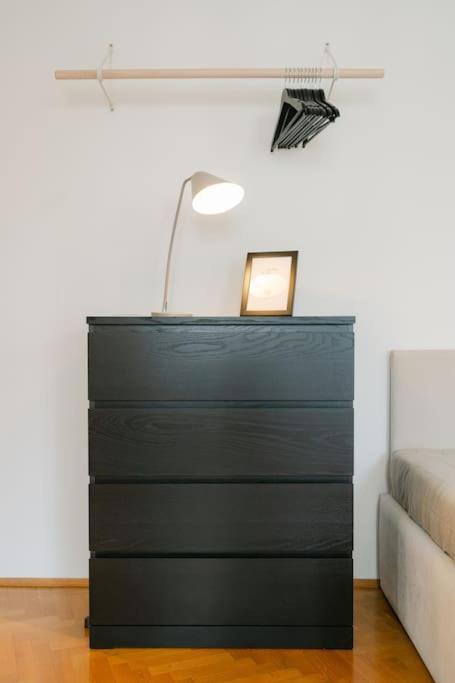 Hip Perfect For 4 Or 6, Great District, Metro Appartamento