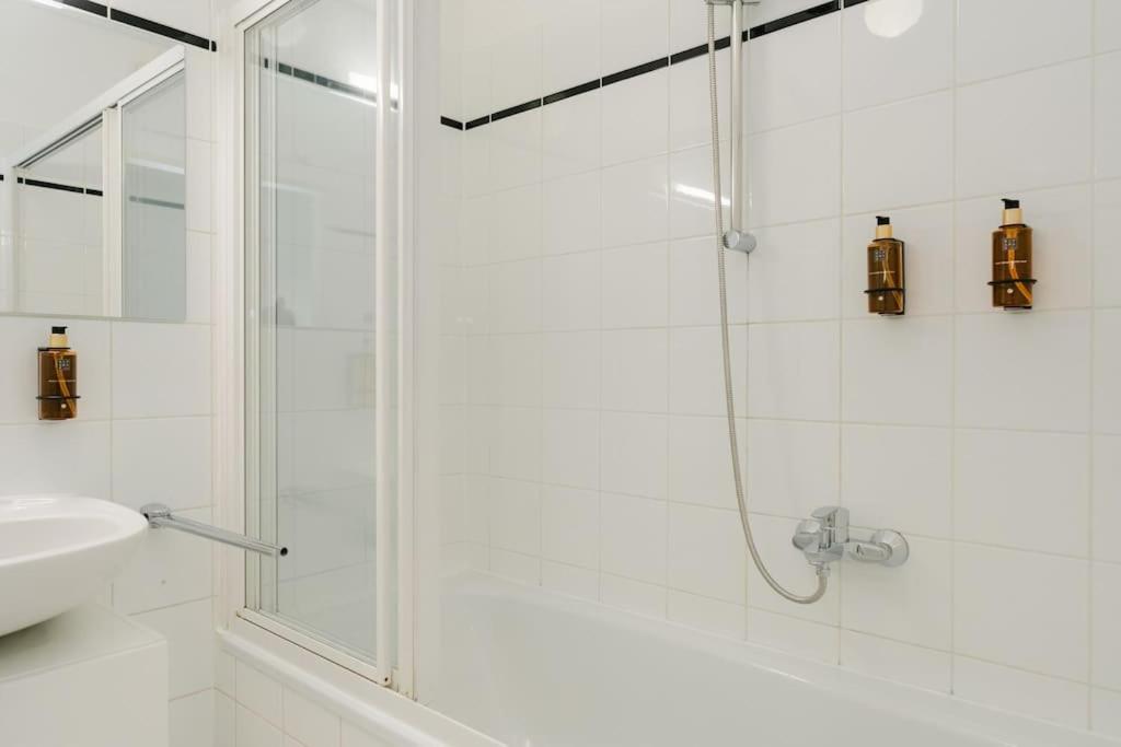 Appartamento Hip Perfect For 4 Or 6, Great District, Metro *