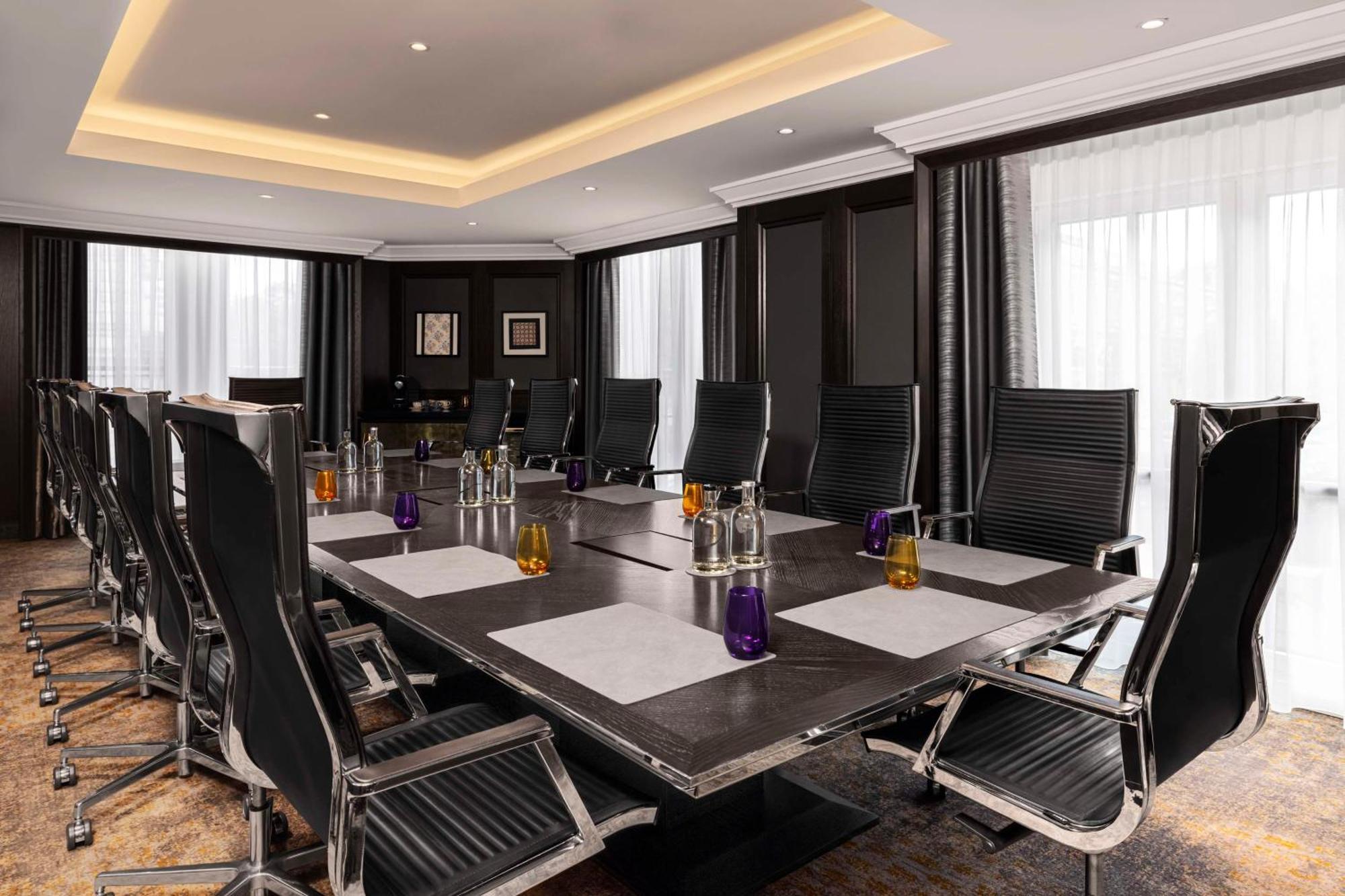 Hotel Hilton Plaza 4*