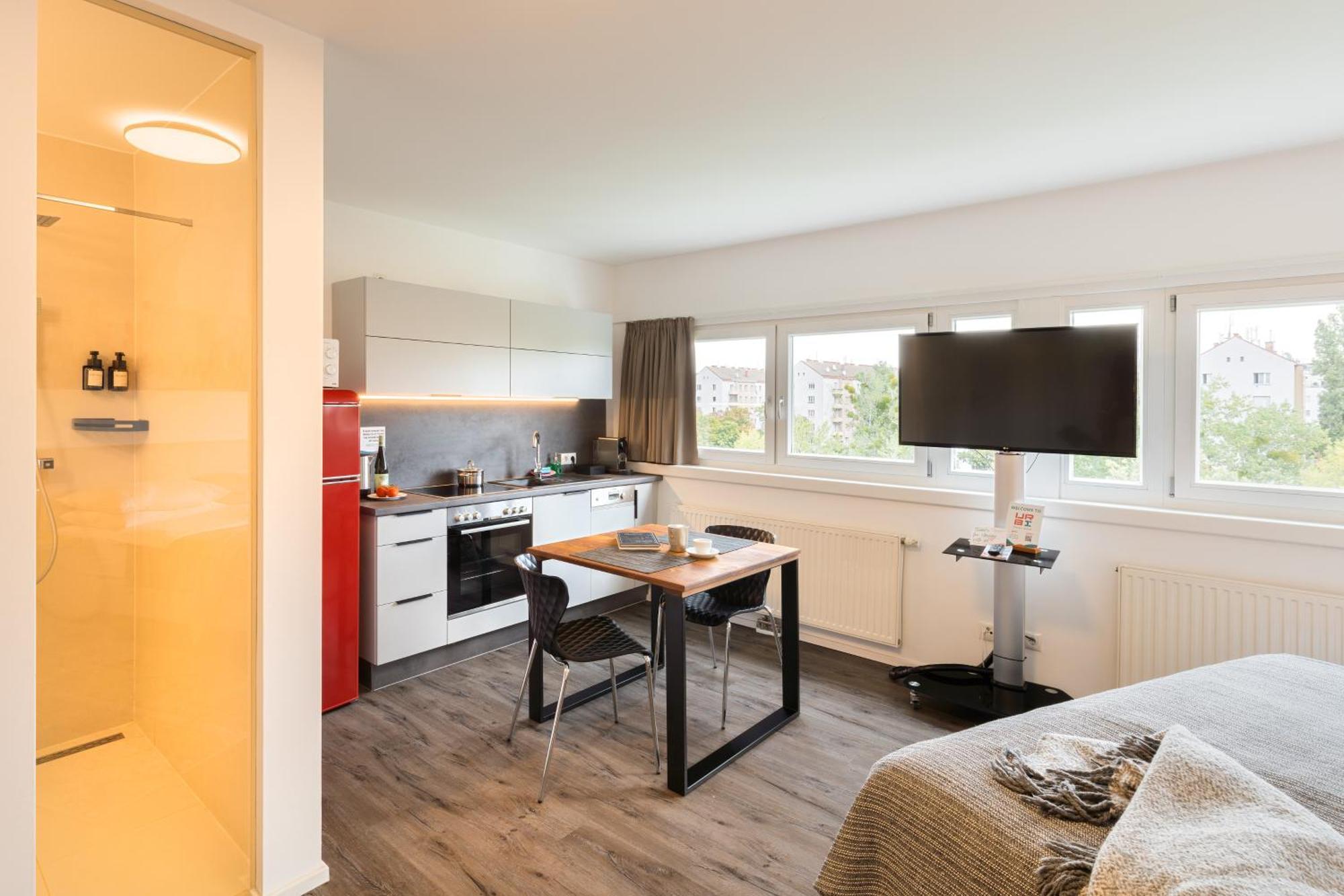 Urban Island I Riverside Apartment