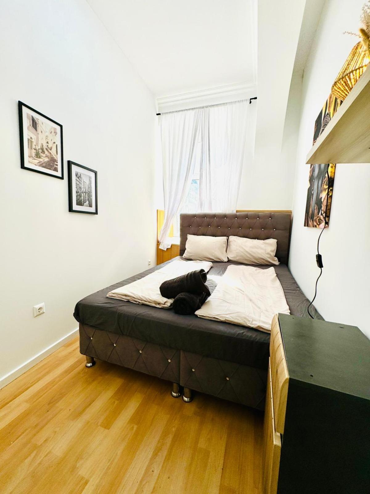 Comfy In A Shared Apt, 8min To Rathausplatz Apartment