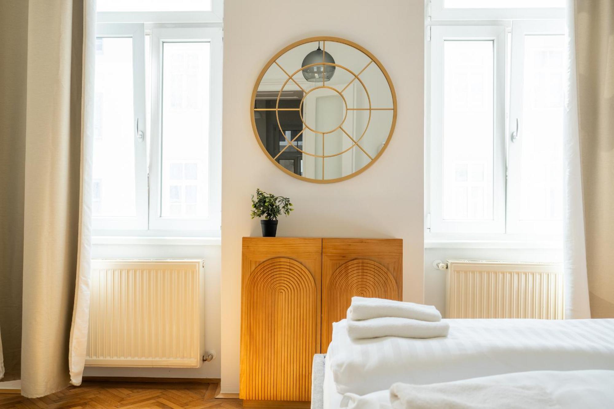 4ty3 - Franz Josef Is Calling * Wien
