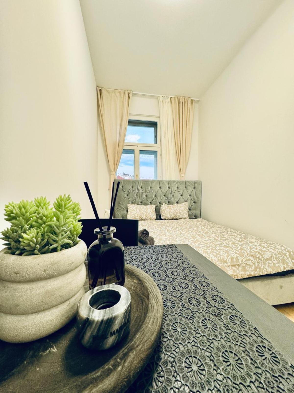 4br Shared With View Only 7- Min To Westbahnhof Apartment Vienna