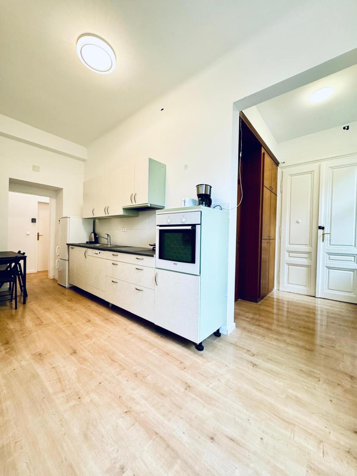 5br Shared Ideal For Groups 7 Min To Westbahnhof Apartment Vienna