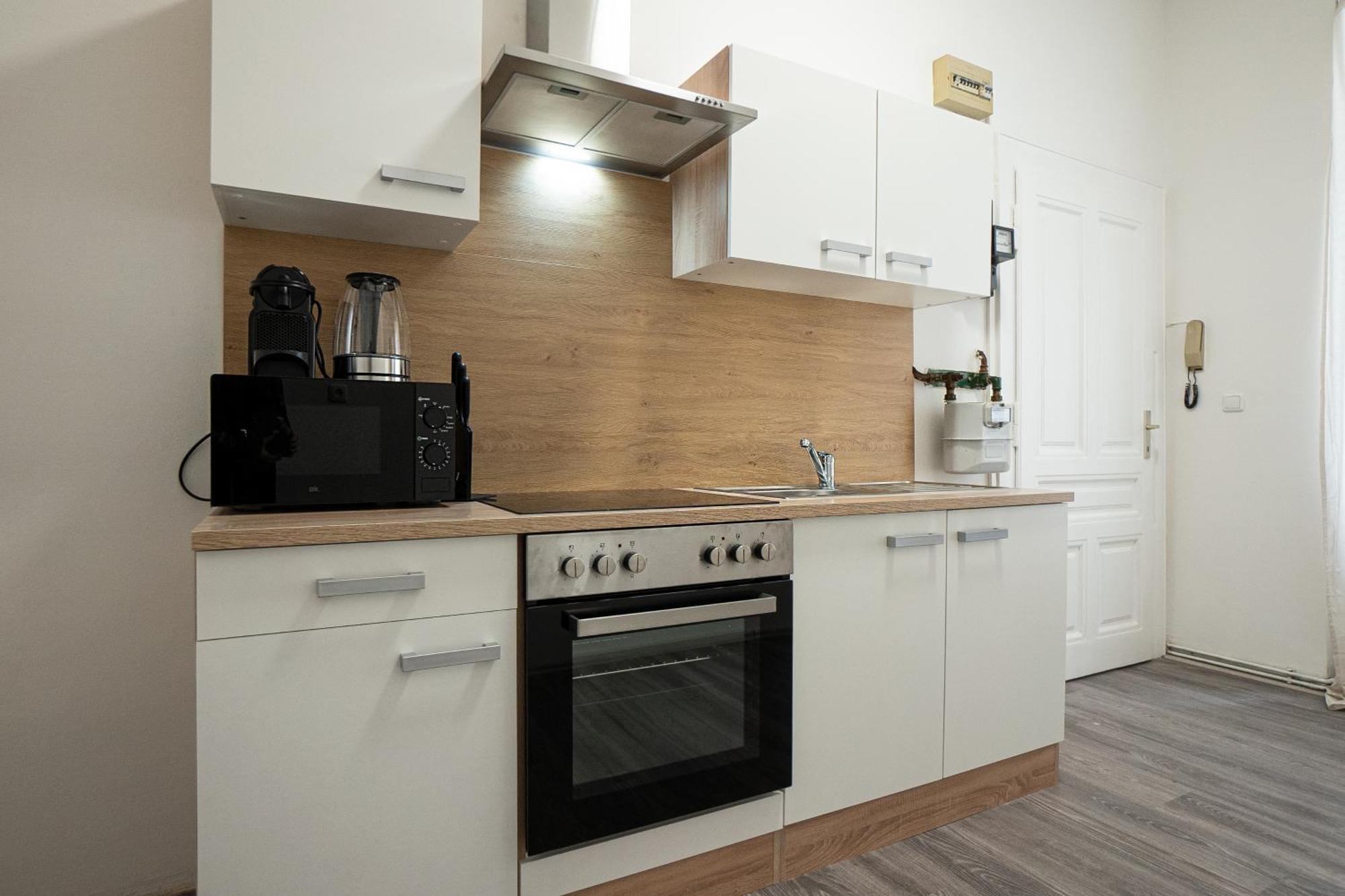 Cozy 1-br With A King Bed In A Calm Area Apartment *