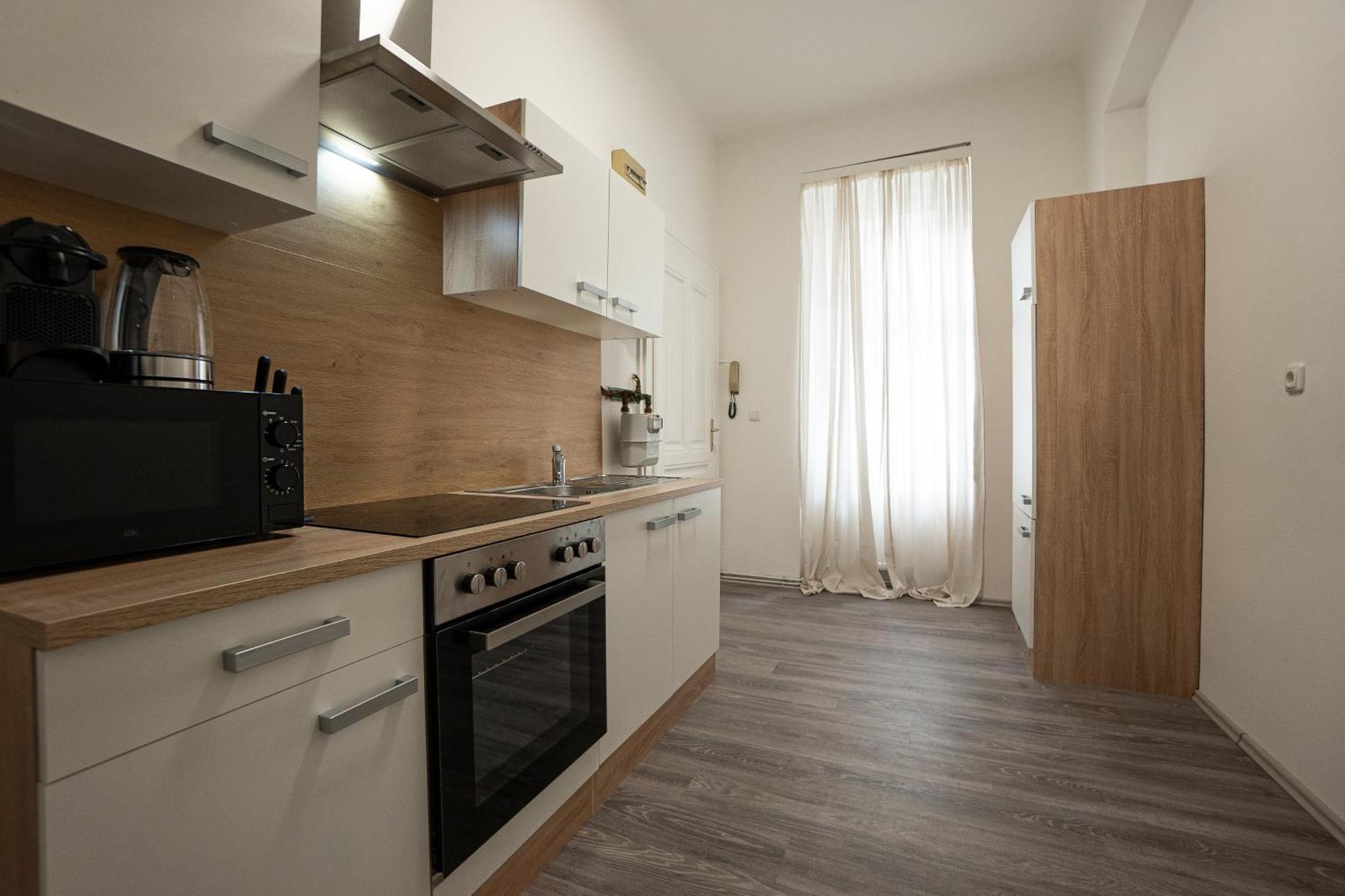 Cozy 1-br With A King Bed In A Calm Area Apartment Vienna
