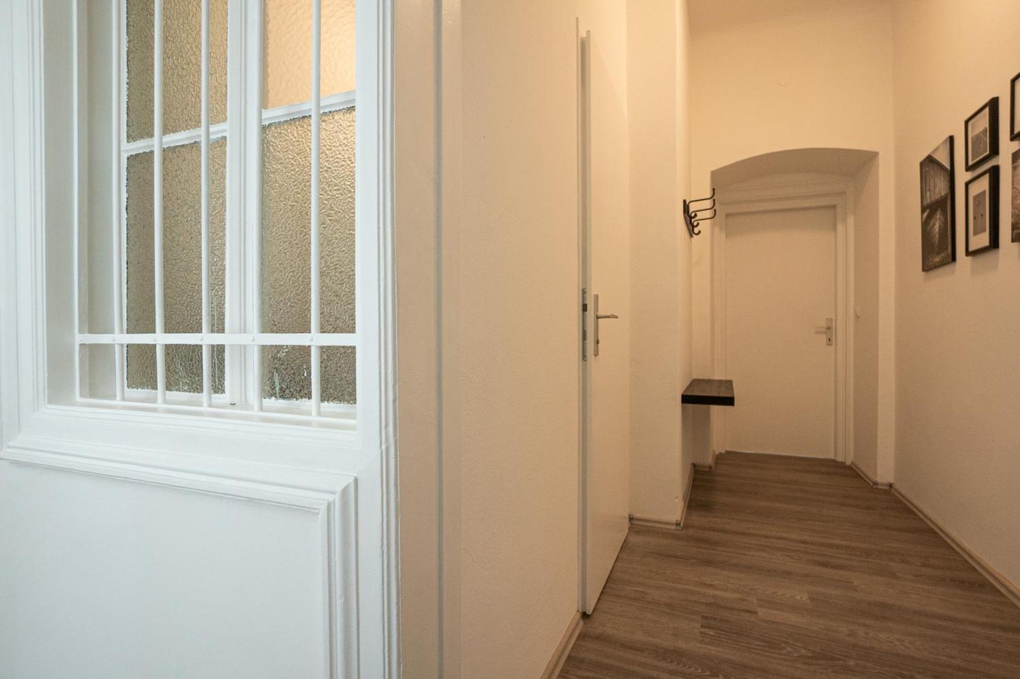 Cozy 1-br With A King Bed In A Calm Area Apartment Vienna