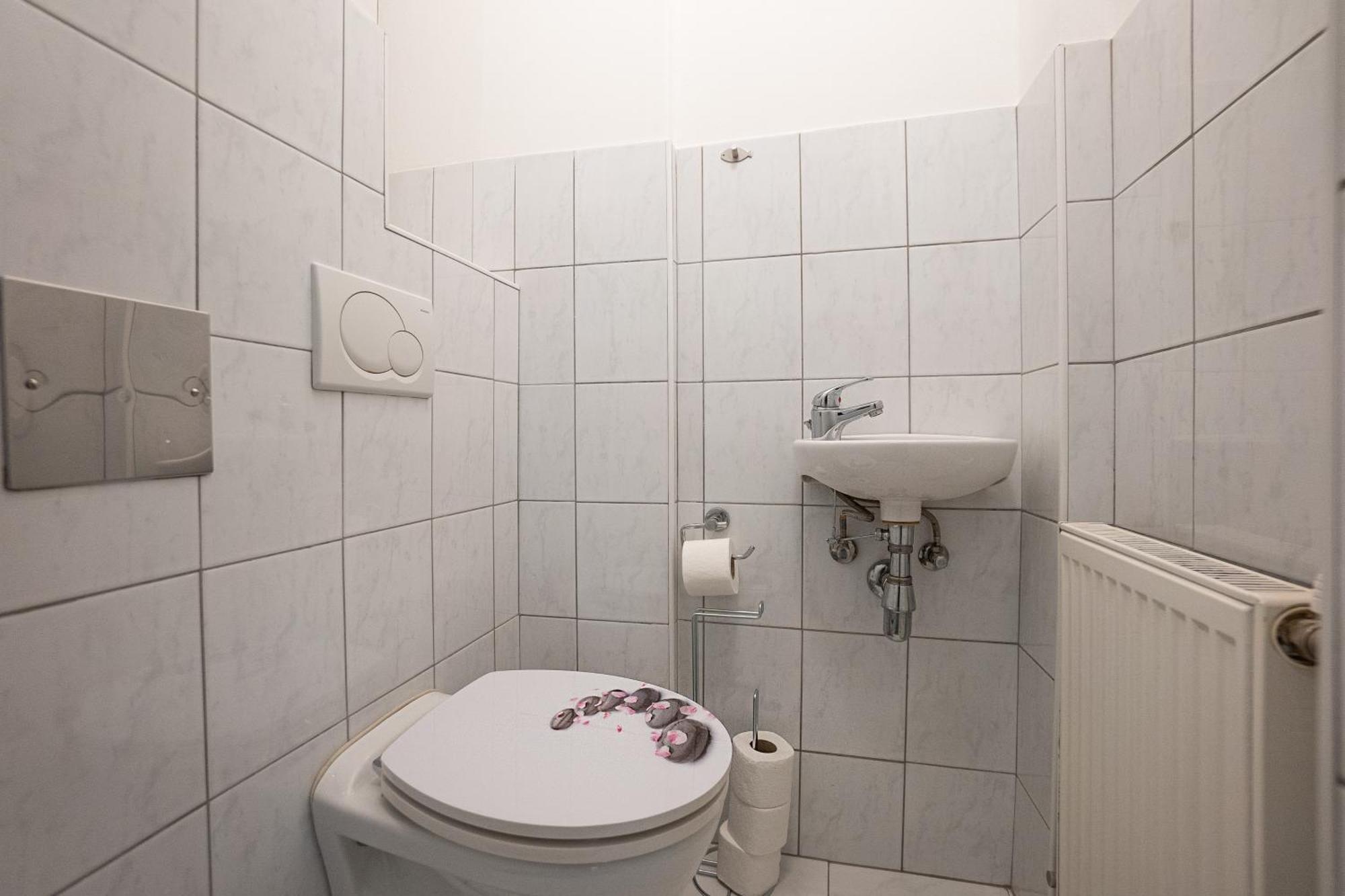 Cozy 1-br With A King Bed In A Calm Area Apartment Vienna