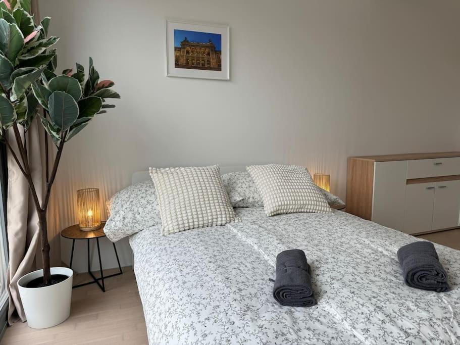 85 M2 Modern With Free Parking Apartment *