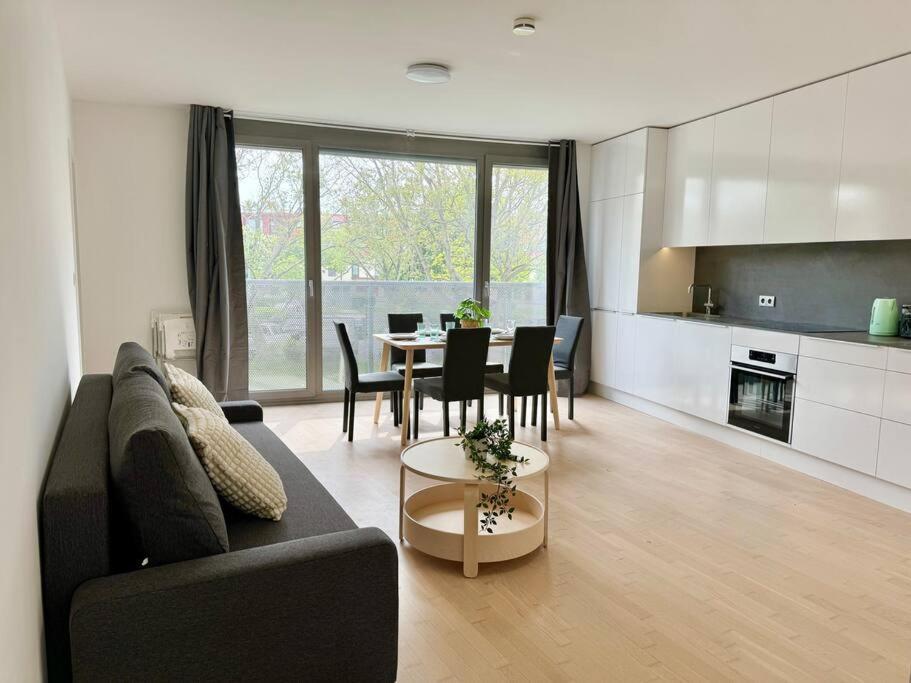 Apartment 85 M2 Modern With Free Parking *