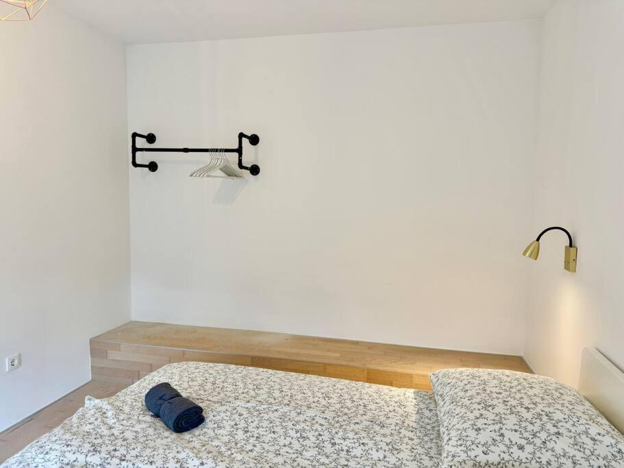 85 M2 Modern With Free Parking *