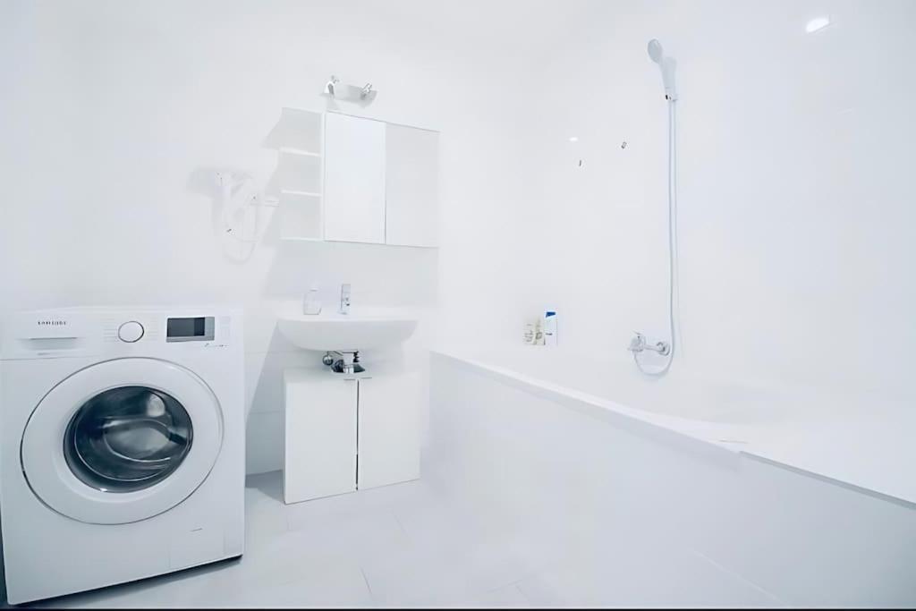 Central 4br Apt With Terrace, 10min Walk To Augarten Apartamento