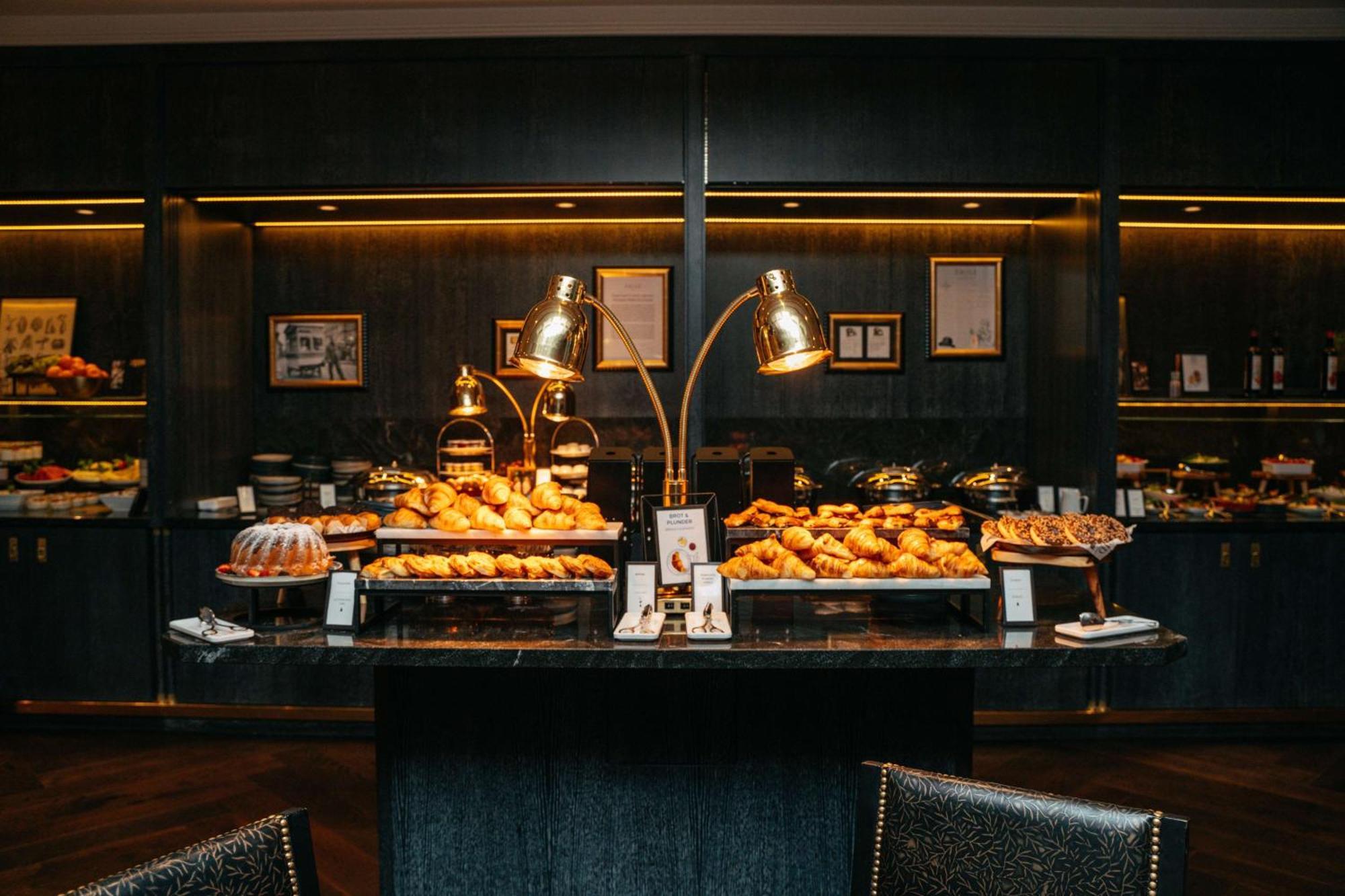 Hilton Plaza Hotel 4*