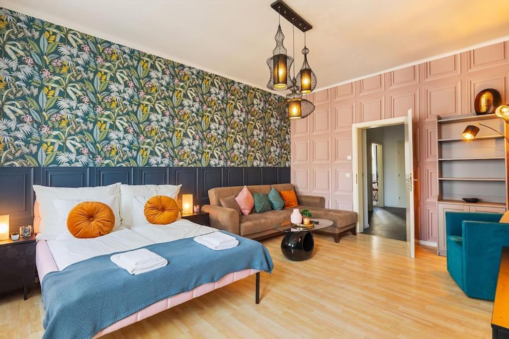 Luxury Vintage Vibe Vienna