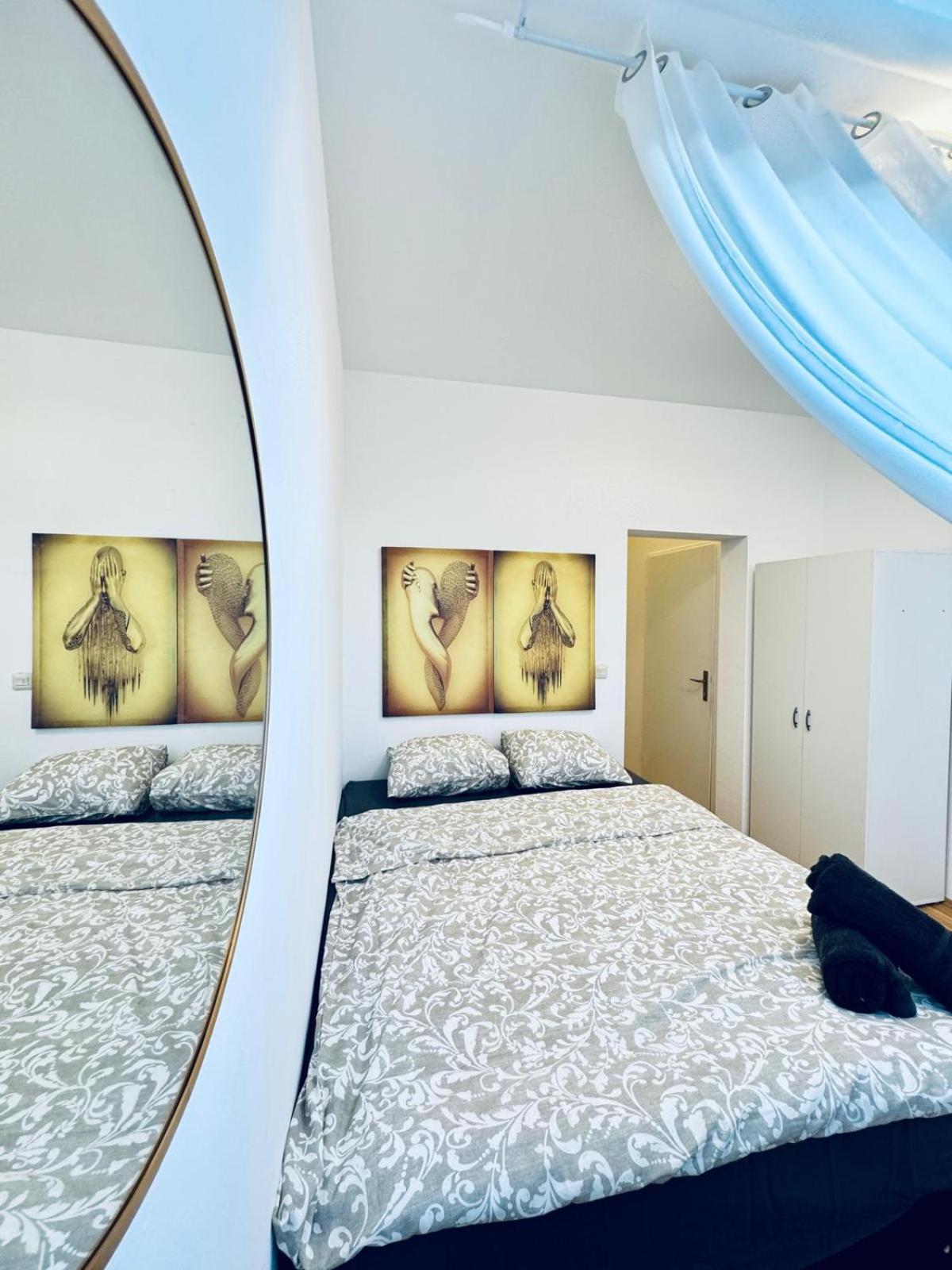 In A Shared Apt 6-min Drive To Schoenbrunn