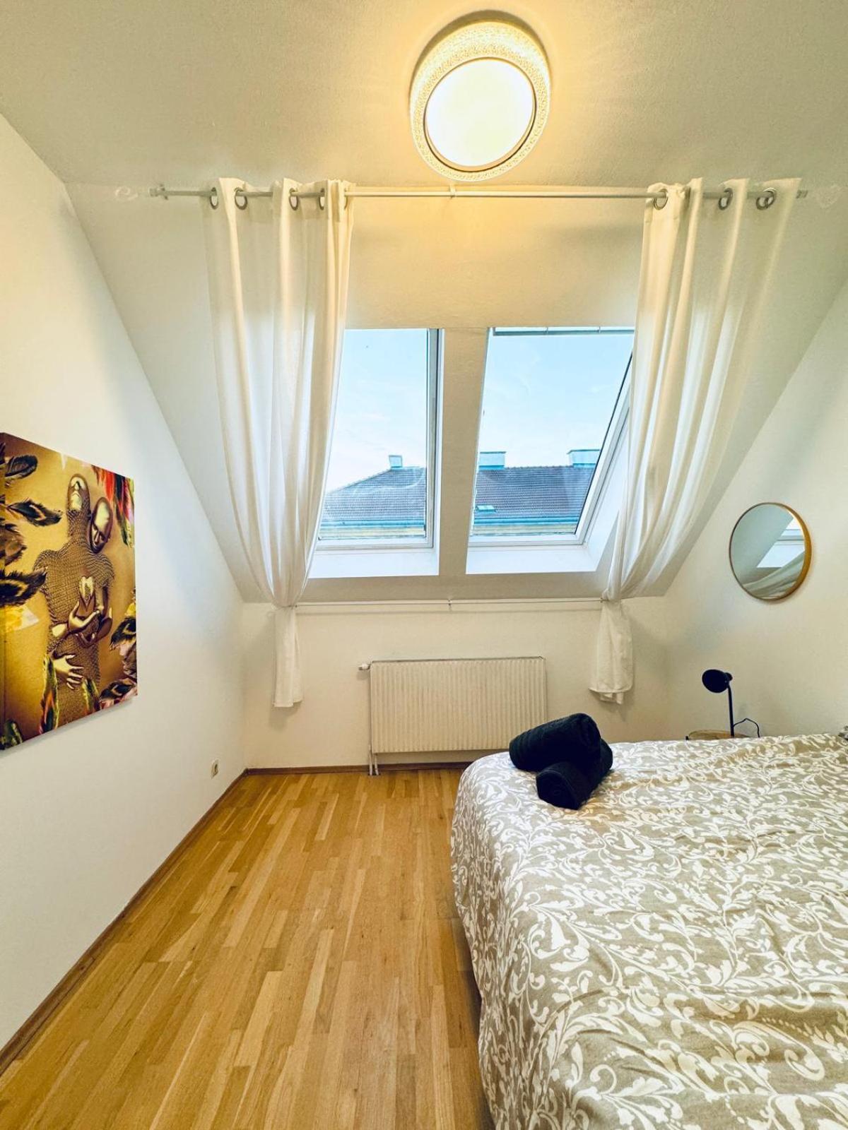 In A Shared Apt 6-min Drive To Schoenbrunn *
