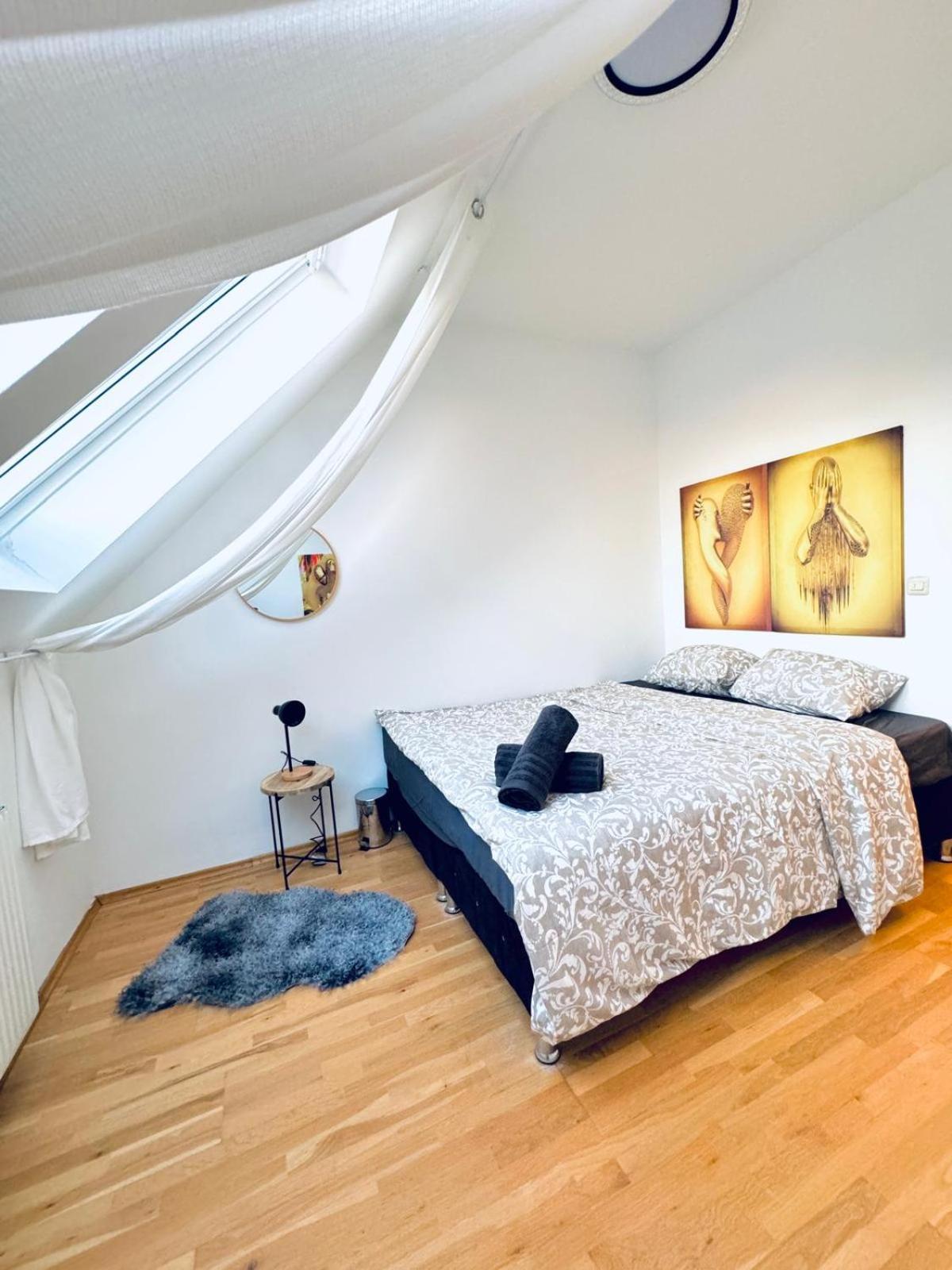 In A Shared Apt 6-min Drive To Schoenbrunn Apartment *