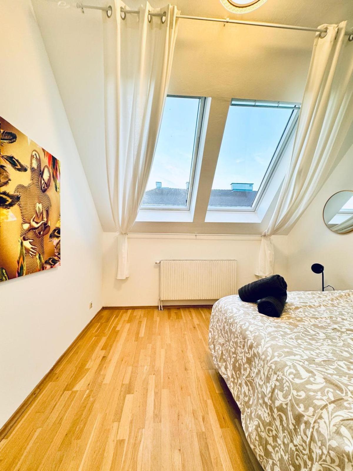 In A Shared Apt 6-min Drive To Schoenbrunn