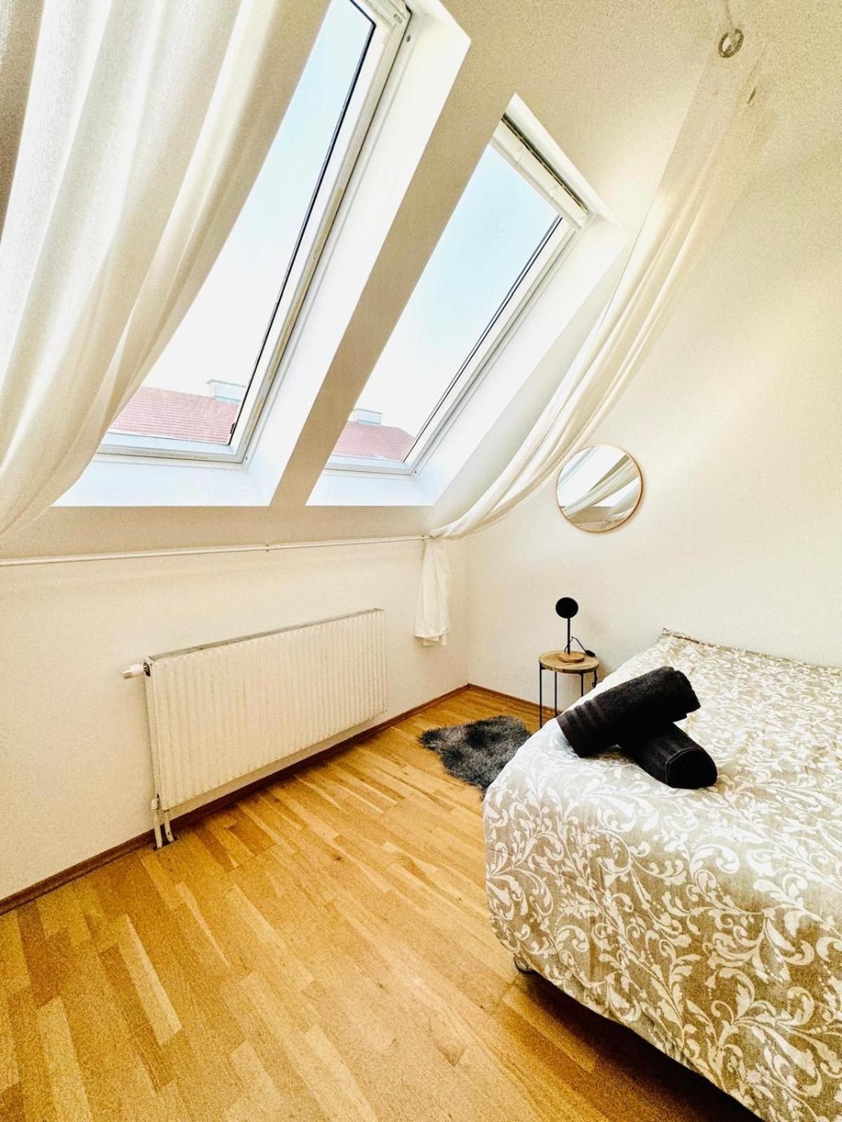 In A Shared Apt 6-min Drive To Schoenbrunn Apartment Vienna
