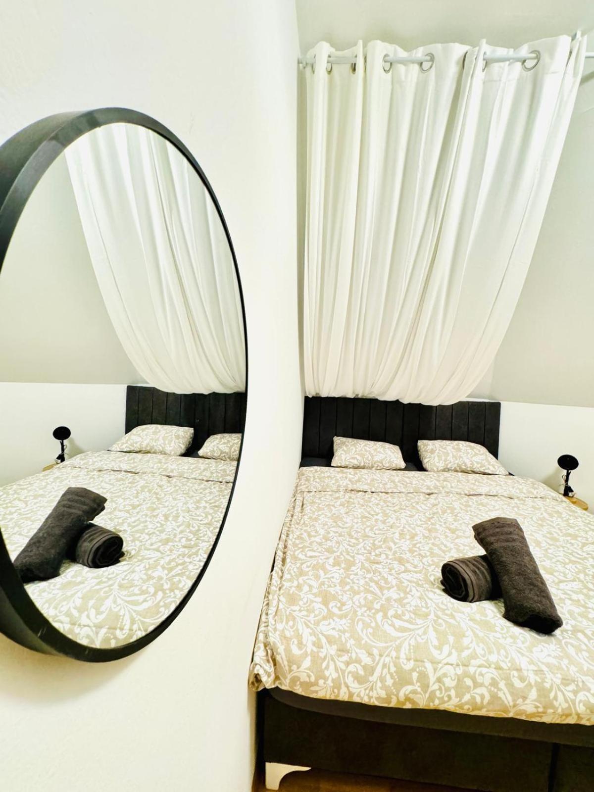 In A Shared Apt 6-min Drive To Schoenbrunn Apartment