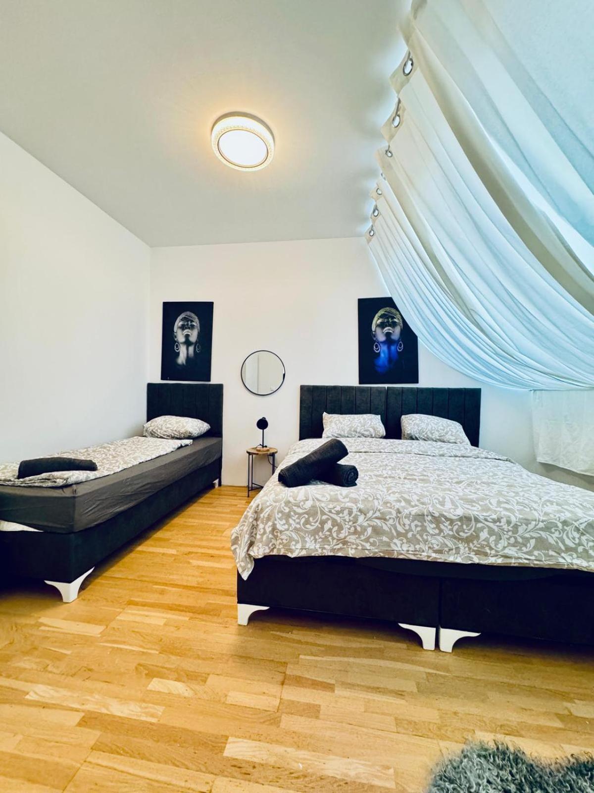 In A Shared Apt 6-min Drive To Schoenbrunn Apartment *