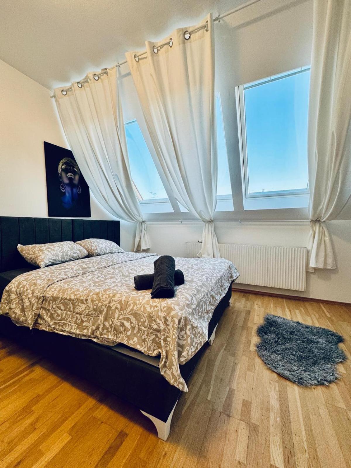 In A Shared Apt 6-min Drive To Schoenbrunn Apartment Vienna
