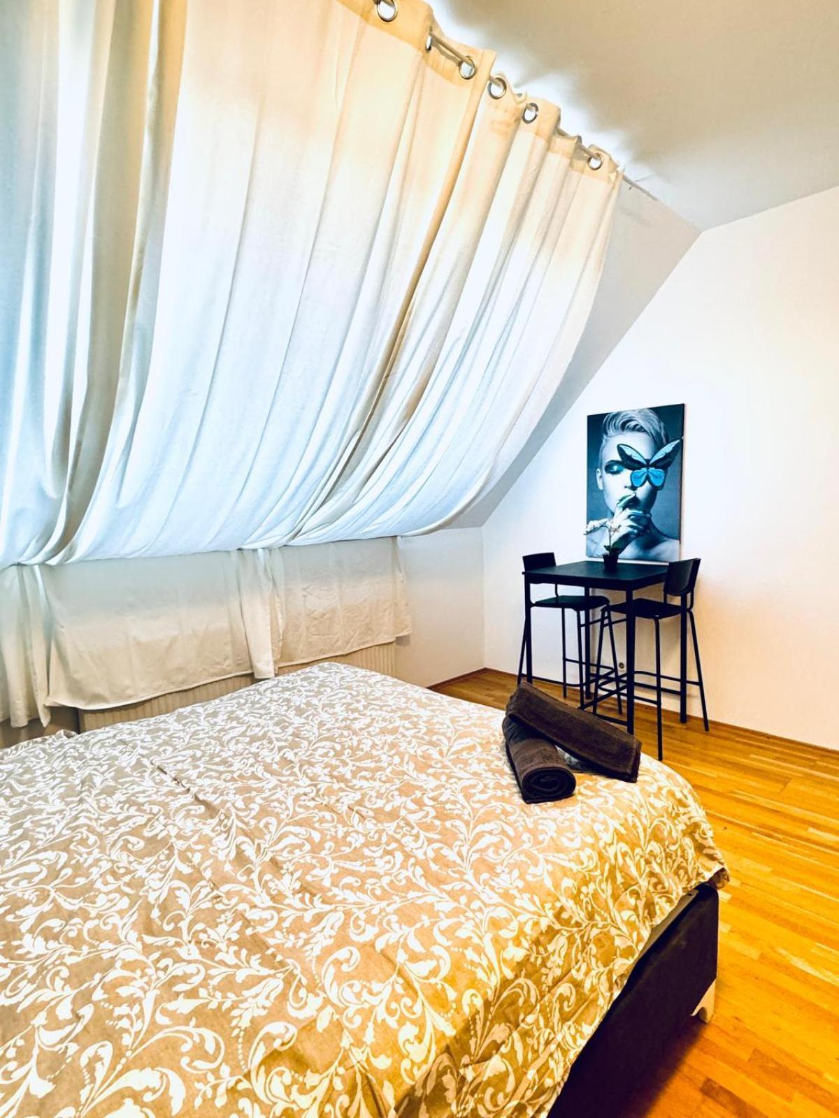 In A Shared Apt 6-min Drive To Schoenbrunn Apartment *