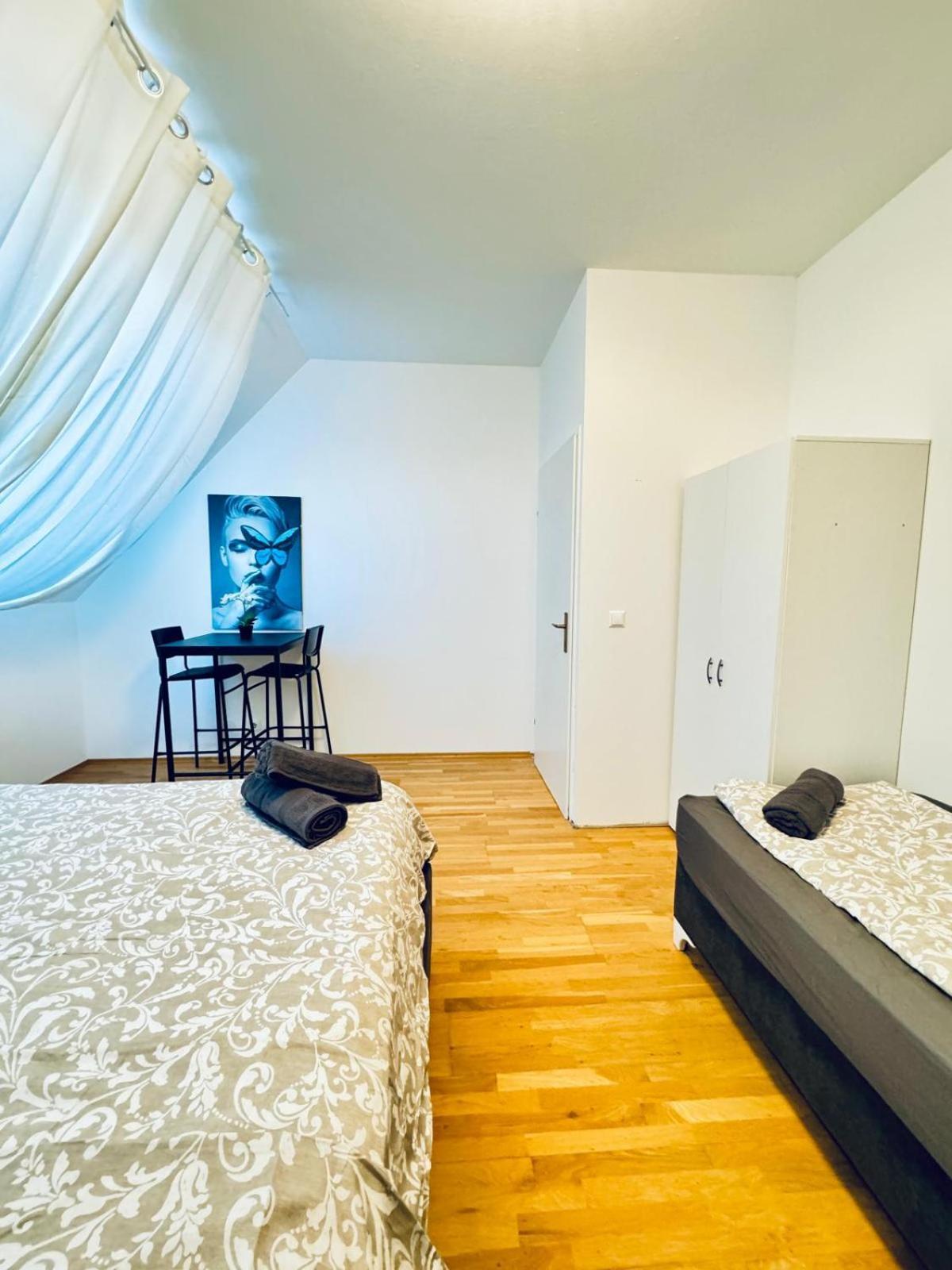 In A Shared Apt 6-min Drive To Schoenbrunn Apartment Vienna