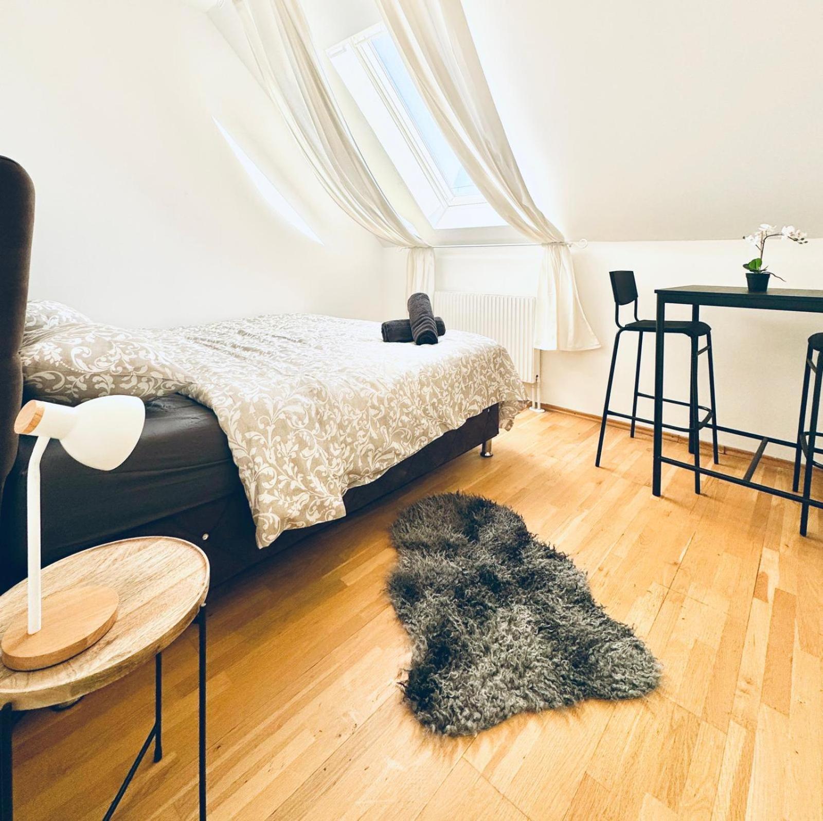 In A Shared Apt 6-min Drive To Schoenbrunn Apartment