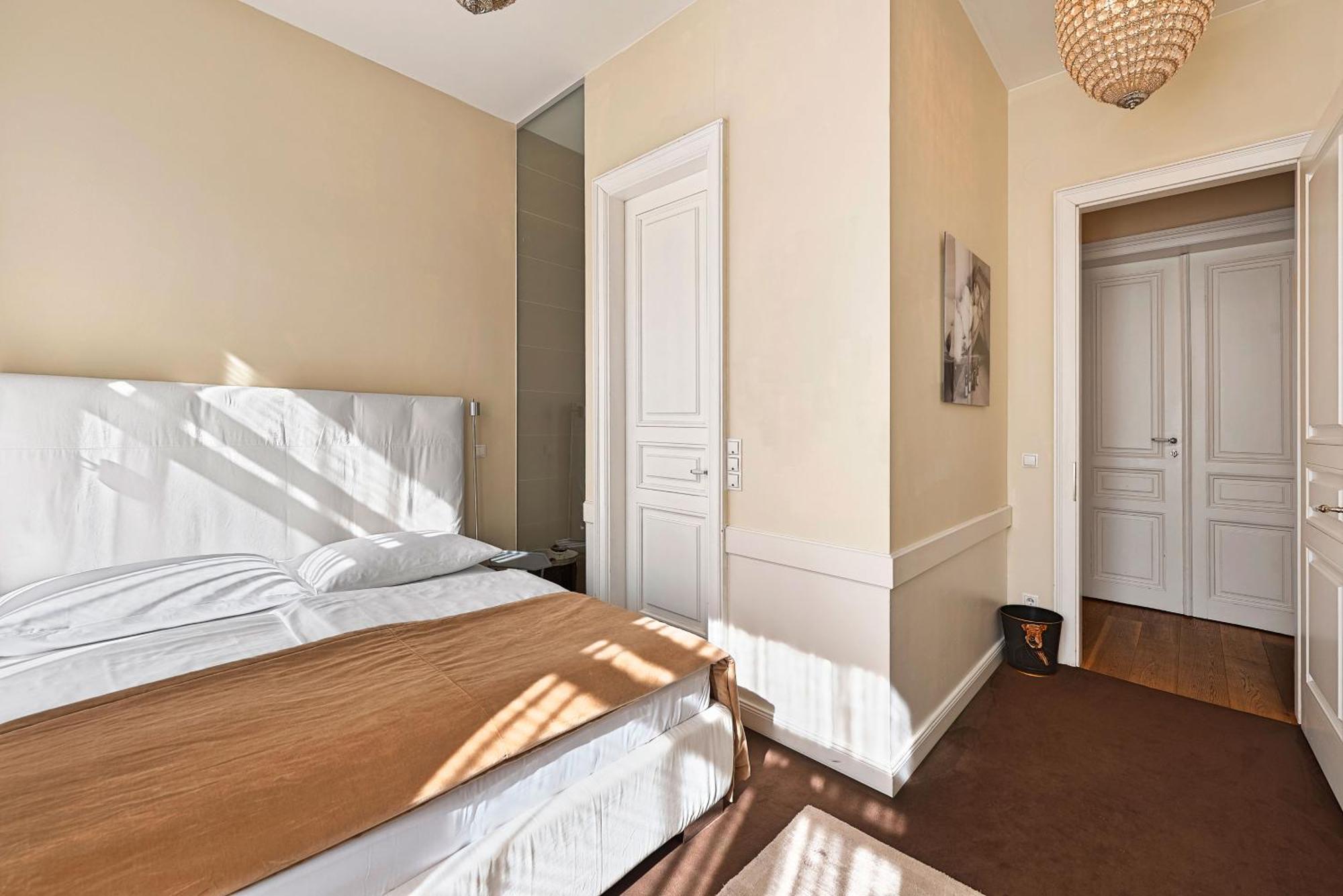 6 * Vienna