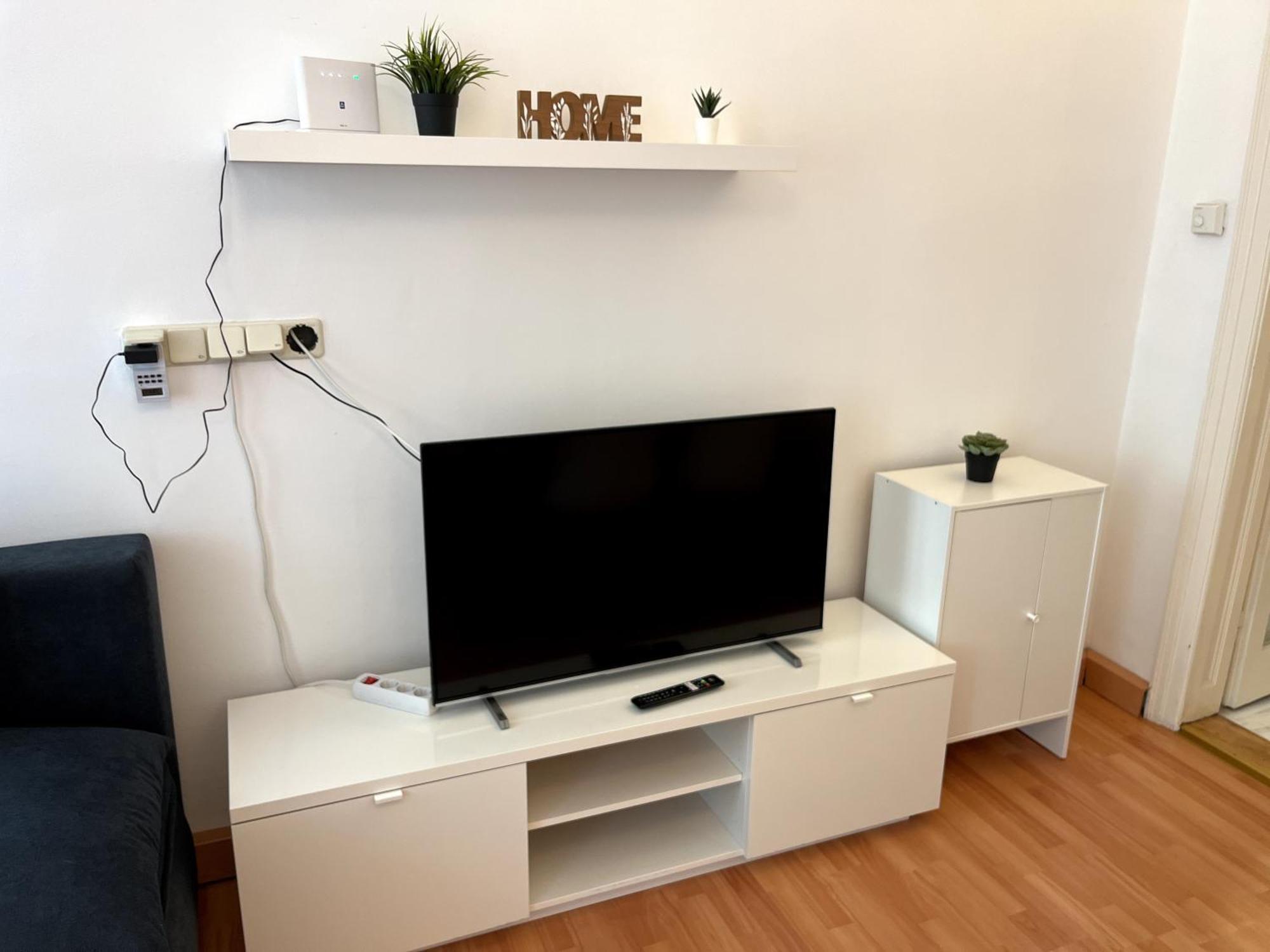Cozy Two-bedroom Near Metro * Viena