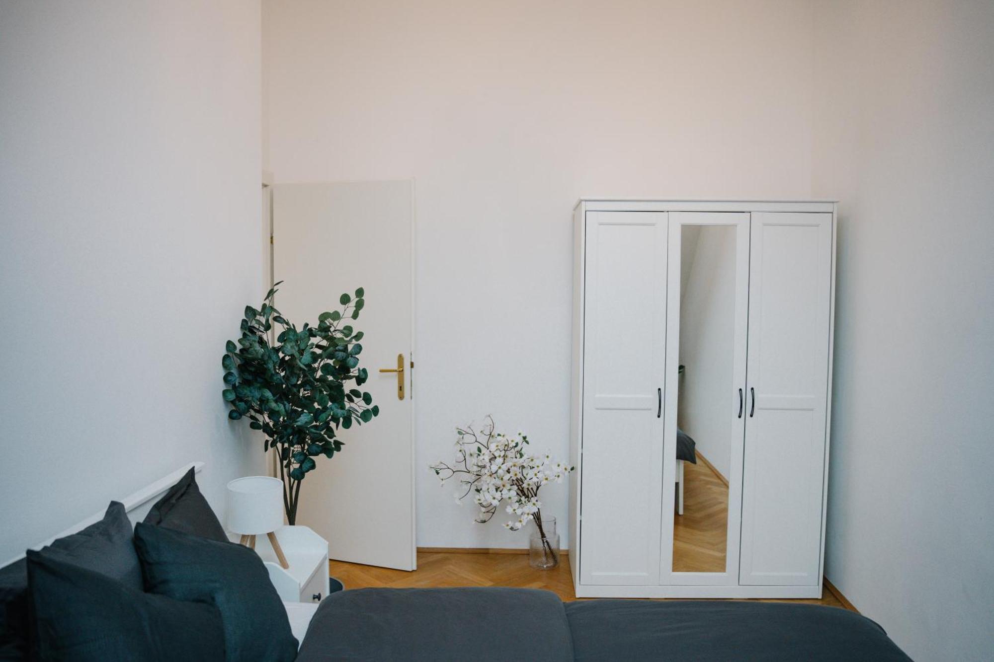 Apartment 110qm, 4 Bedrooms, Near Schoenbrunn - Axara Housing Osw 33 *