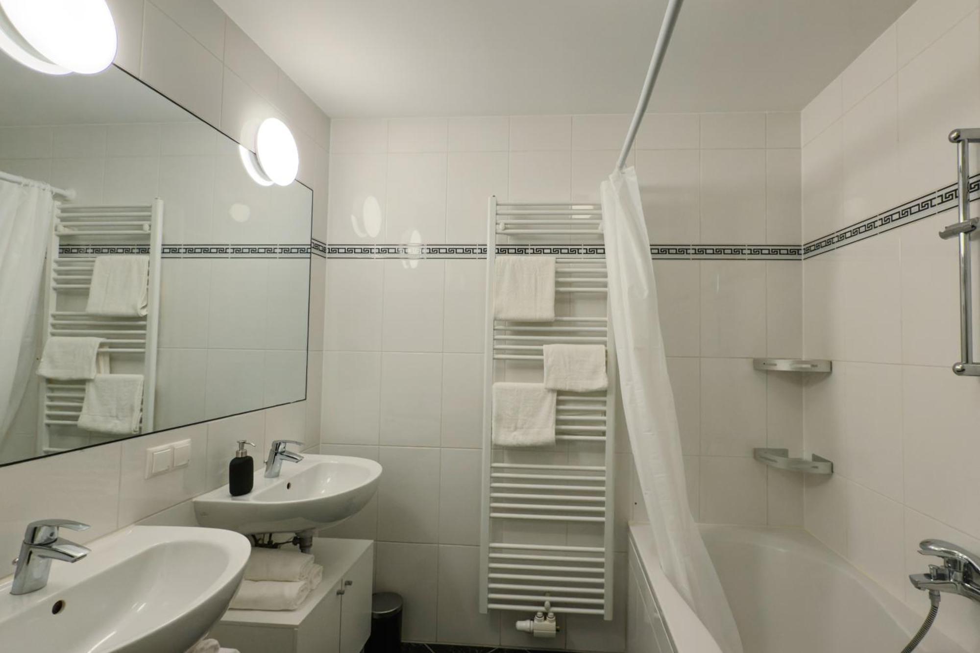 110qm, 4 Bedrooms, Near Schoenbrunn - Axara Housing Osw 33 Apartment *