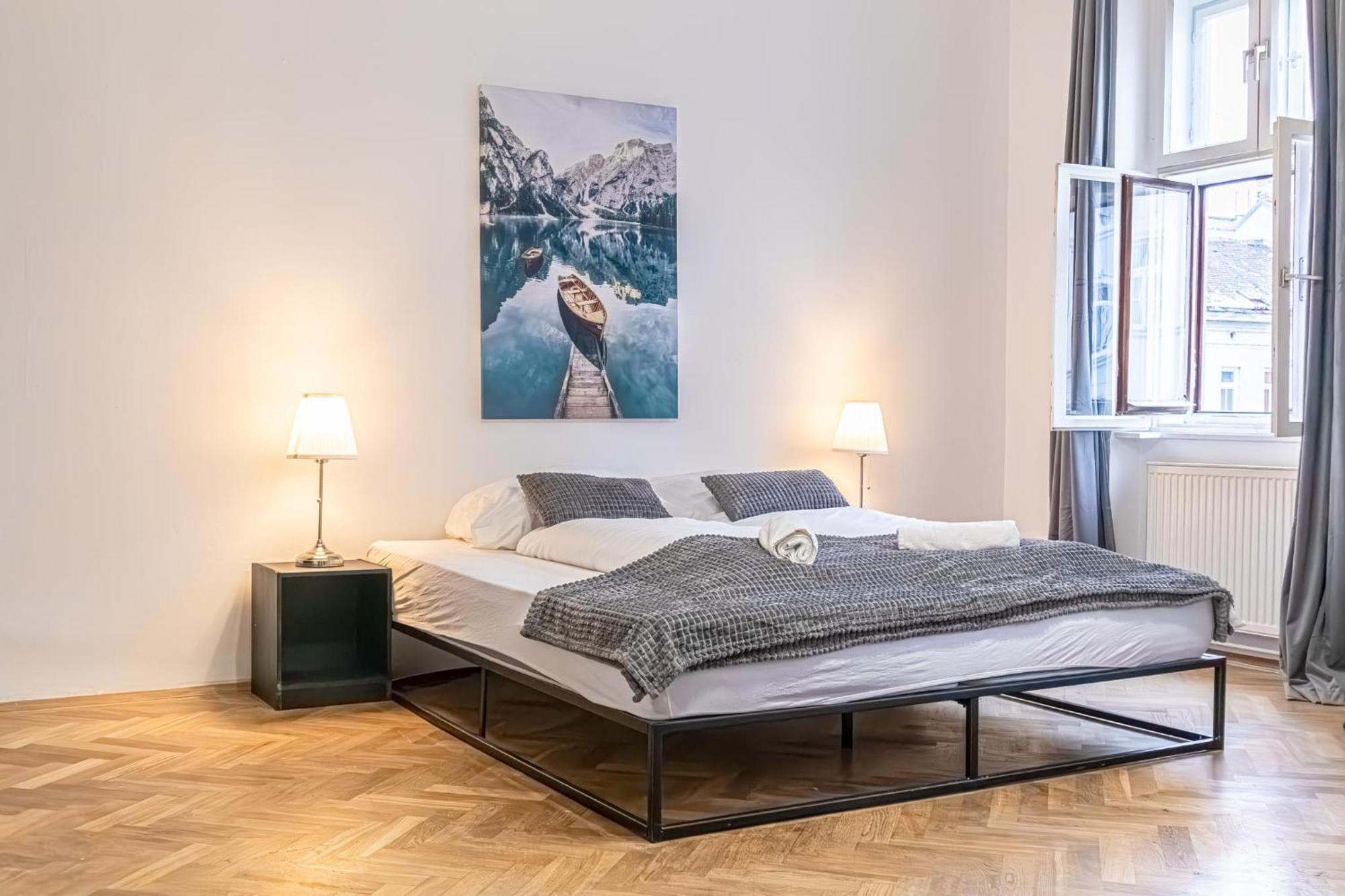 Spacious 2br -near Wiener Stadthalle Burggassewiener Well Located Apartment *