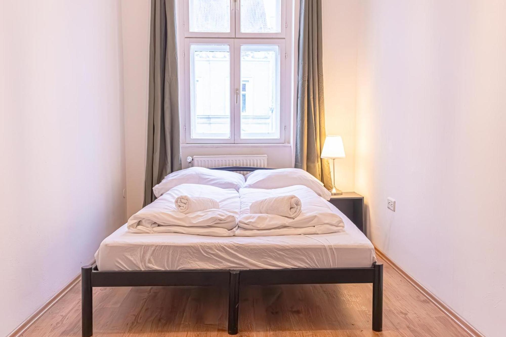 Apartment Spacious 2br -near Wiener Stadthalle Burggassewiener Well Located