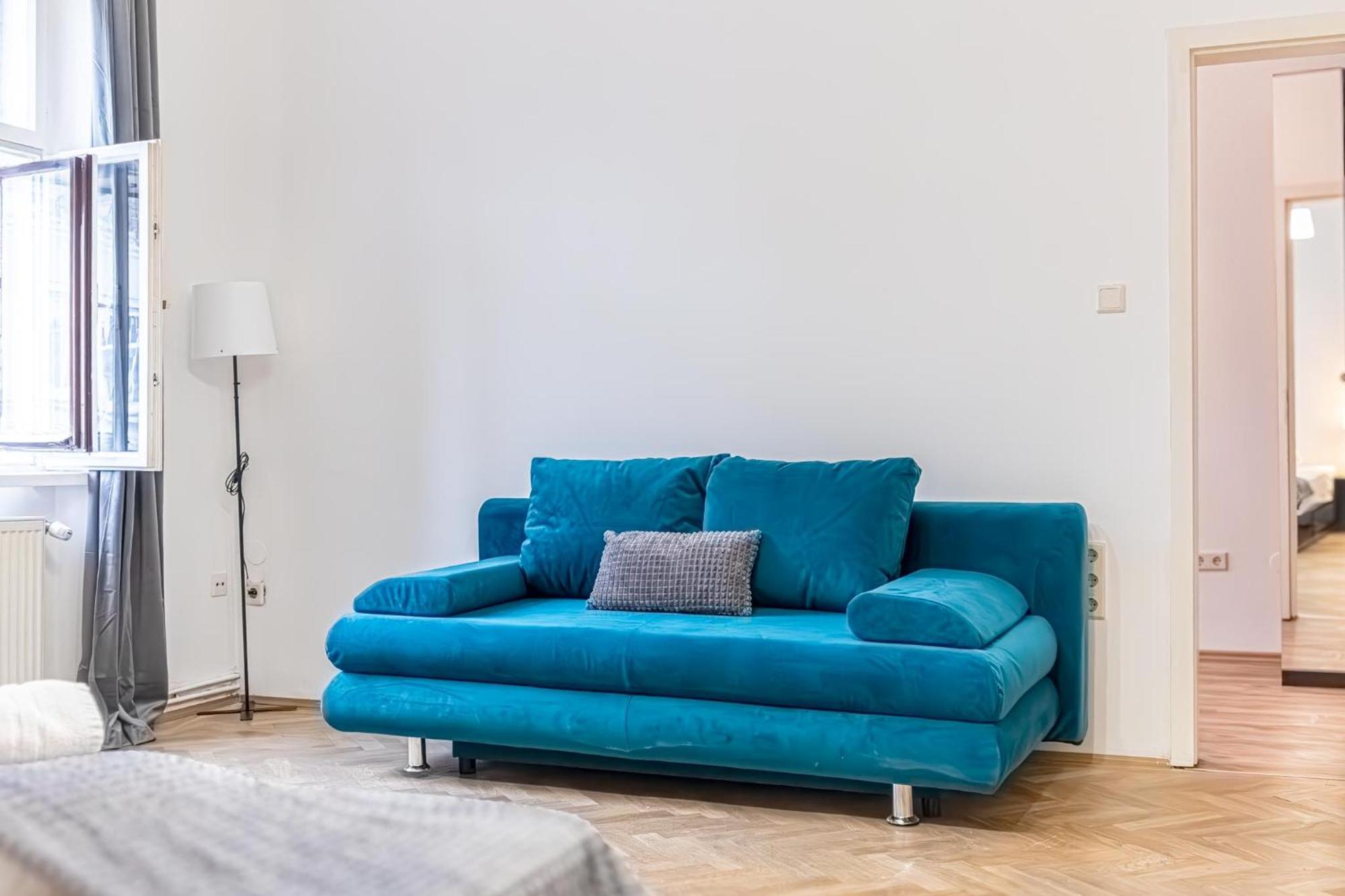 Spacious 2br -near Wiener Stadthalle Burggassewiener Well Located Apartment *