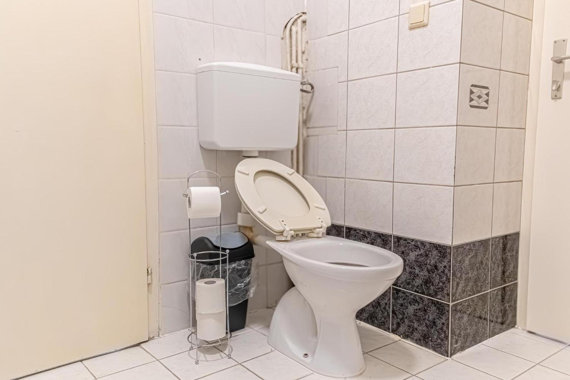 Spacious 2br -near Wiener Stadthalle Burggassewiener Well Located Apartment Vienna