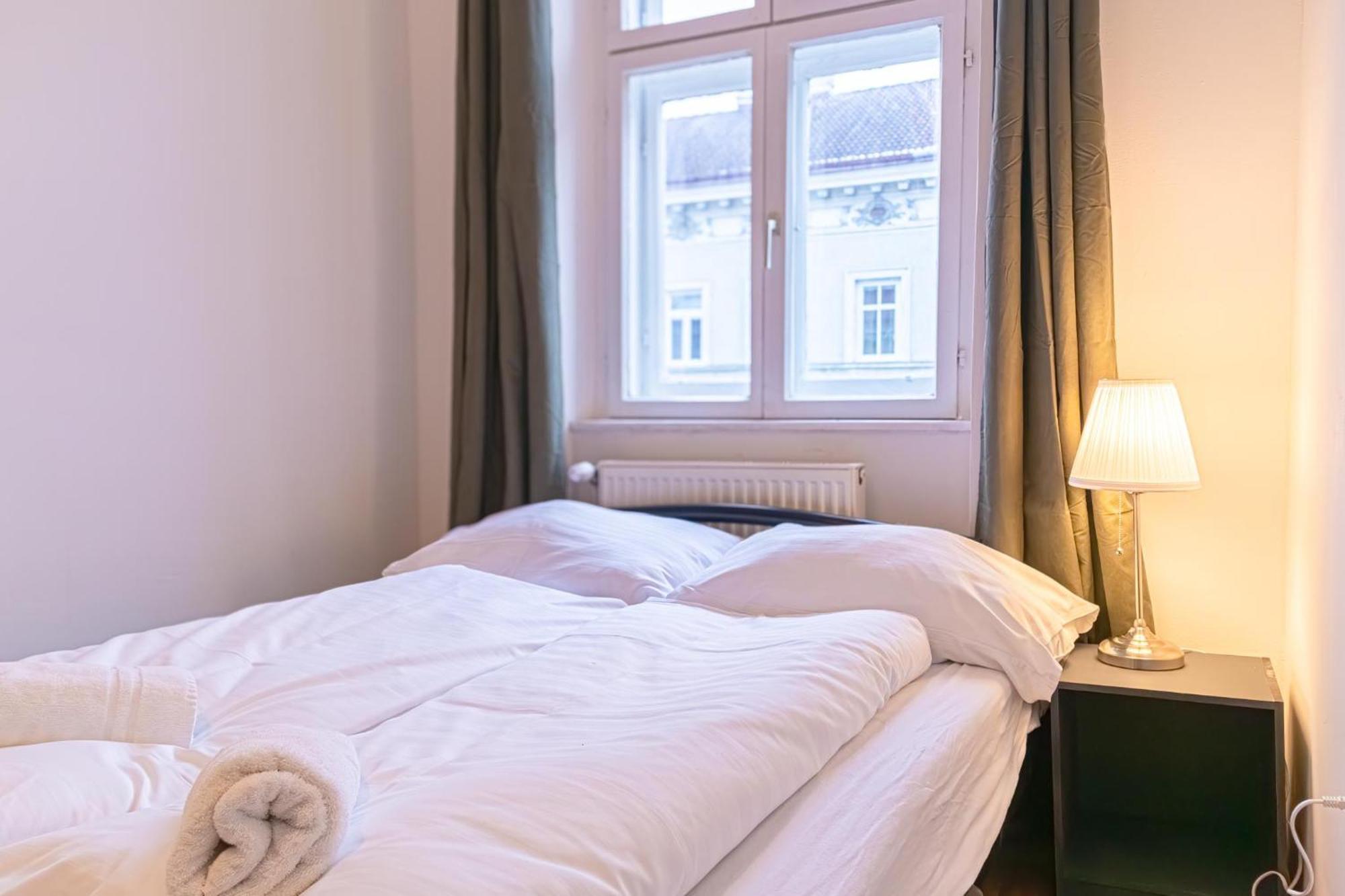 Spacious 2br -near Wiener Stadthalle Burggassewiener Well Located Apartment