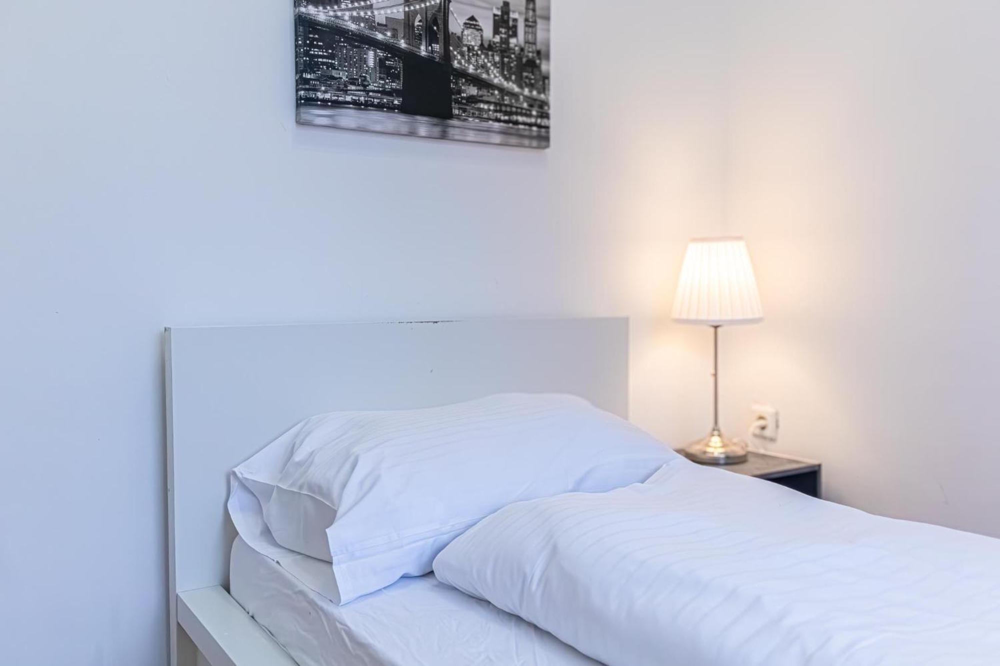 Apartment Spacious 2br -near Wiener Stadthalle Burggassewiener Well Located *
