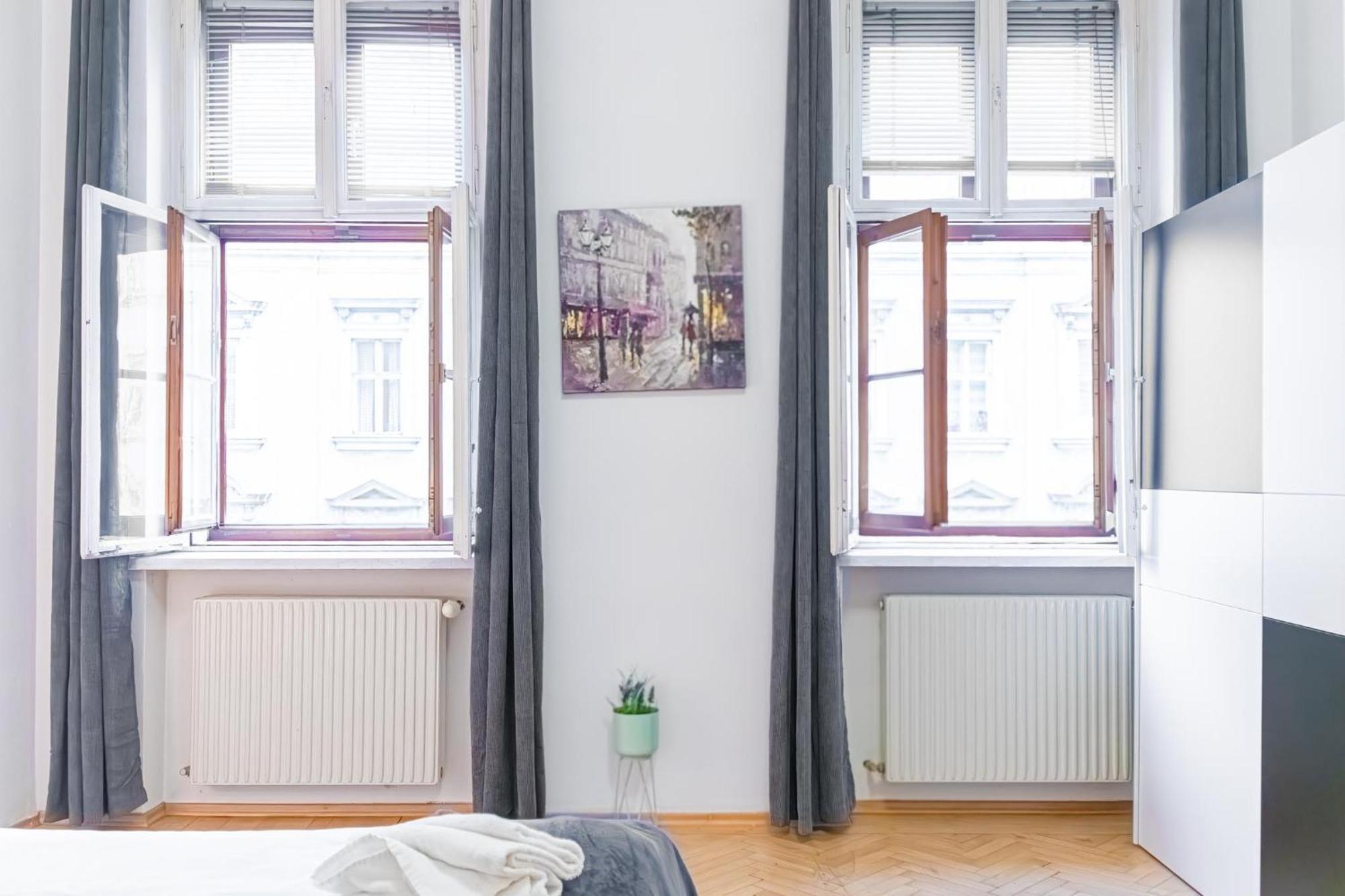 Deluxe 3br Apt. Wiener Stadthalle - Suitable For Longstays Apartamento Viena