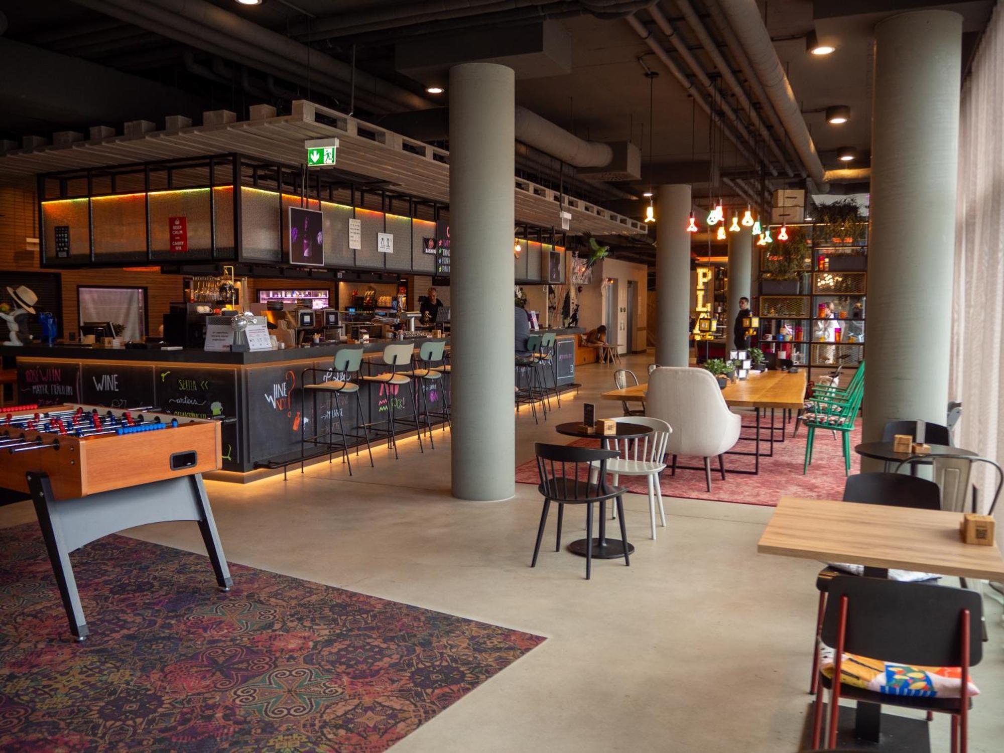 Moxy East Hotel *