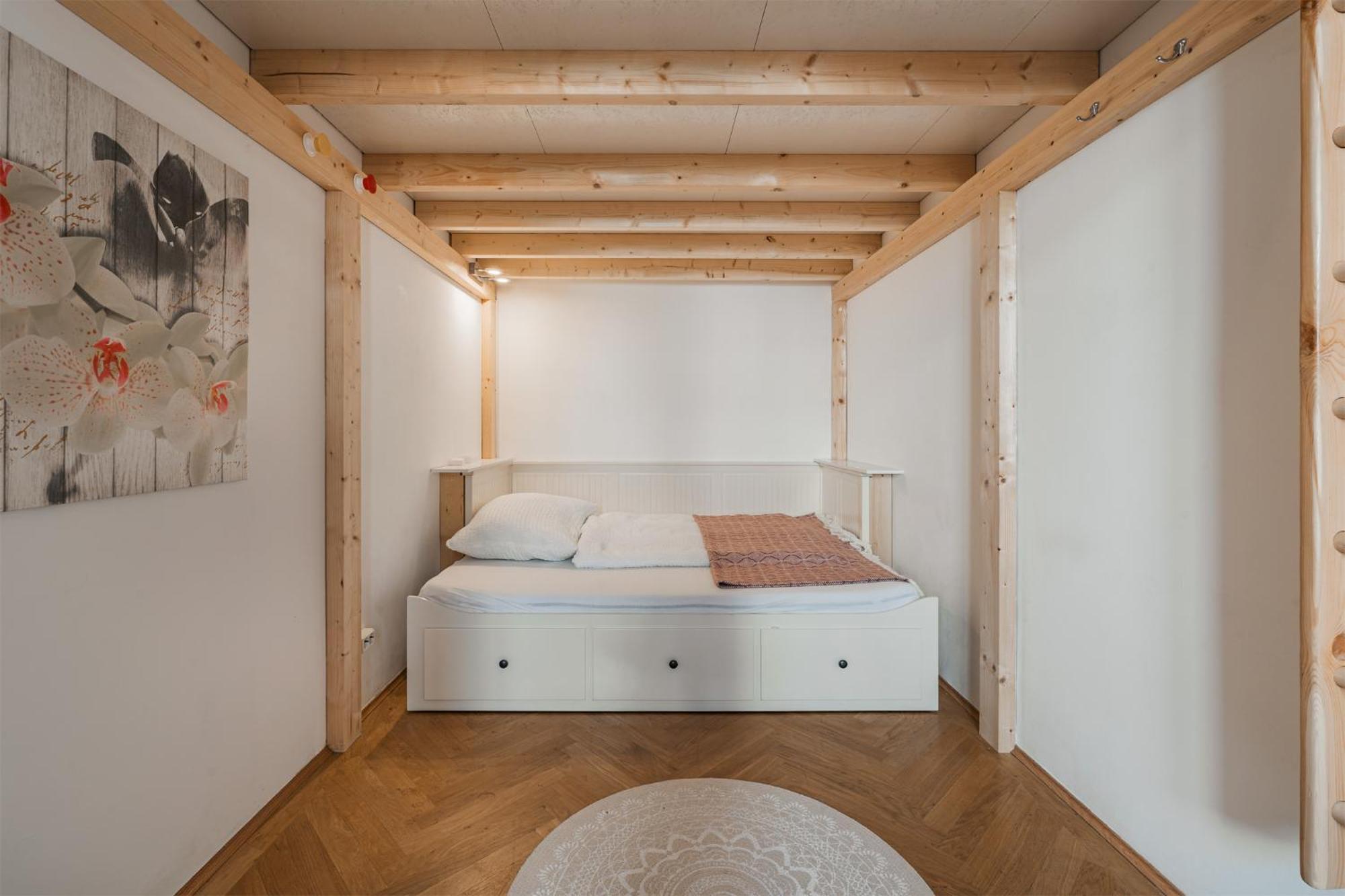 Apartment Happy
