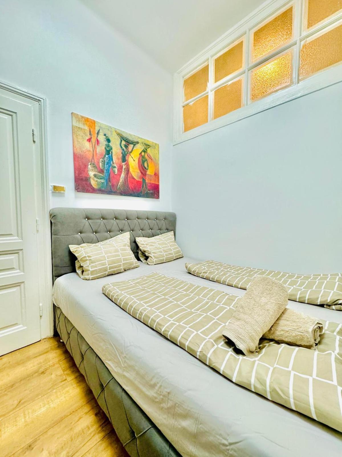Cozy 9br Shared Apartment, Only 12min Walk To Augarten Apartment